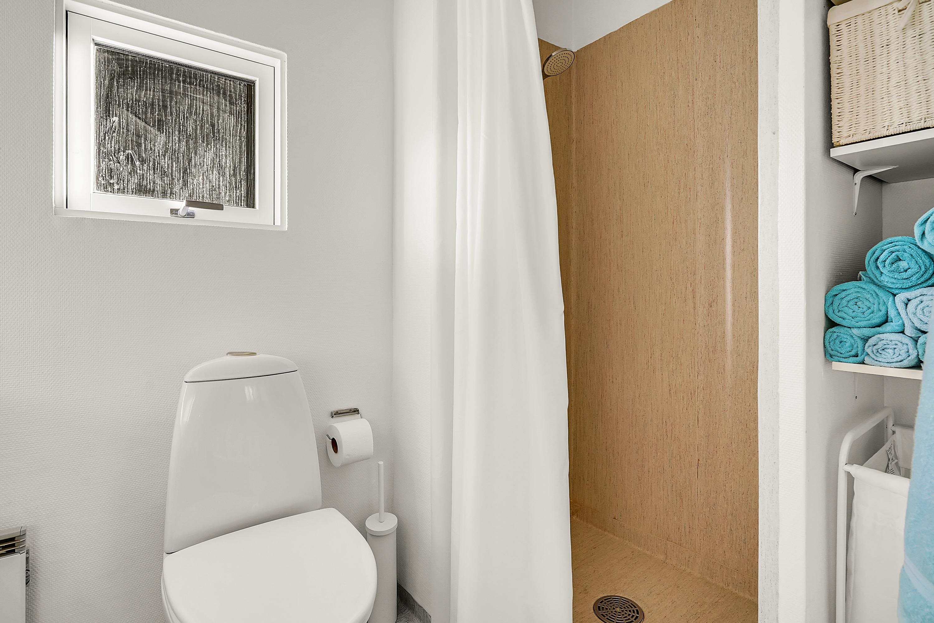 Fremhævet badeværelse billede i fuldskærmstilstand. Billede af Hejsager Strandvej 268, Hejsager, 6100 Haderslev