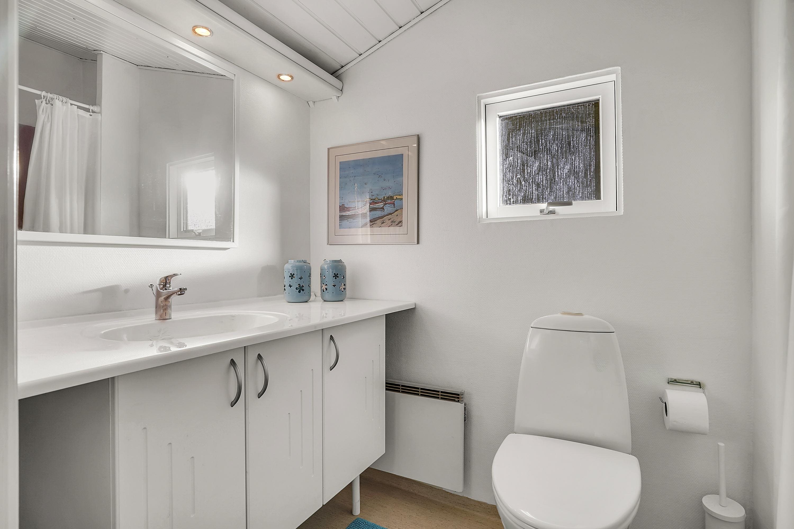 Fremhævet badeværelse billede i fuldskærmstilstand. Billede af Hejsager Strandvej 268, Hejsager, 6100 Haderslev