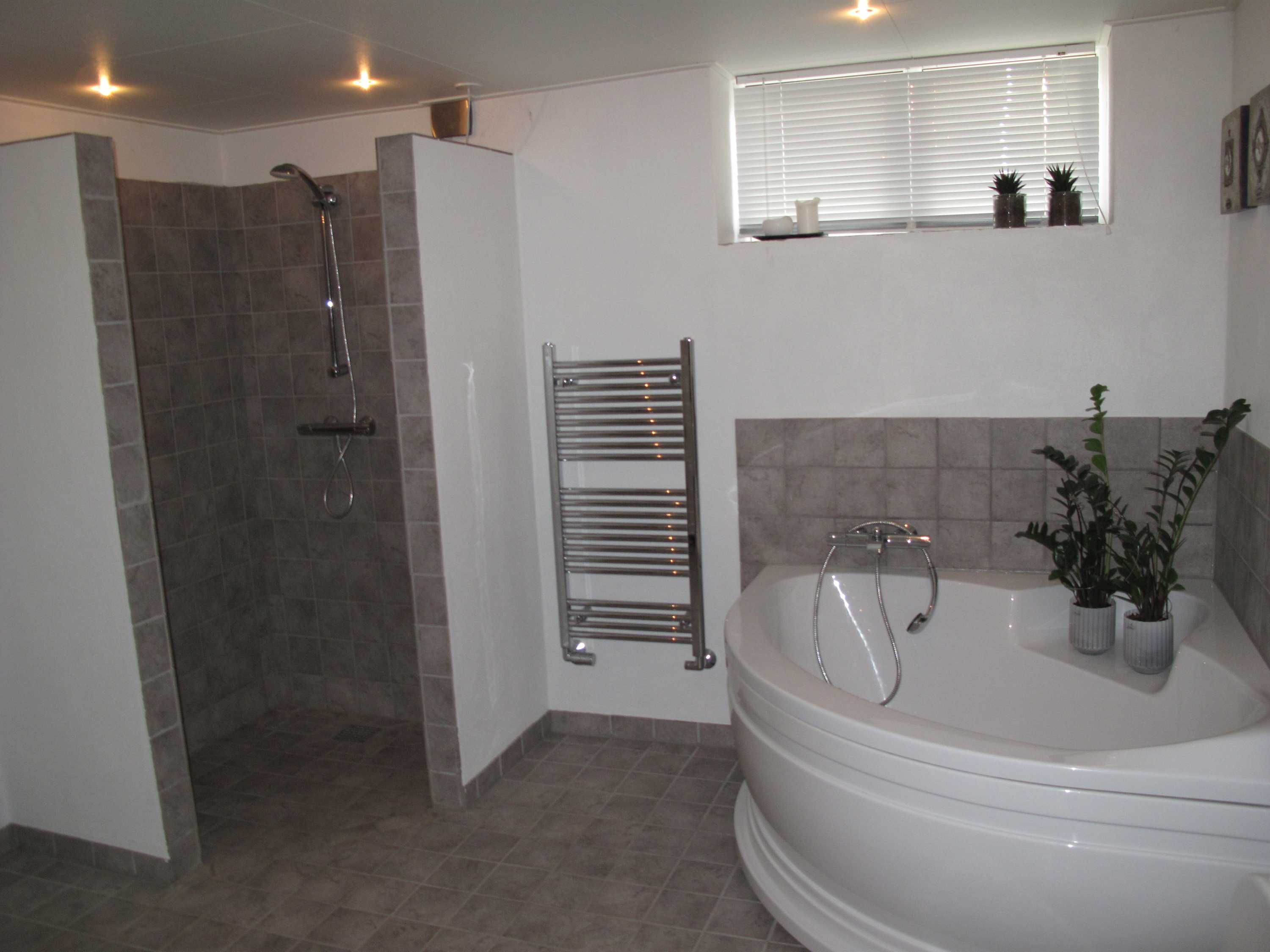 Fremhævet badeværelse billede i fuldskærmstilstand. Billede af Lavavej 4, Østerild, 7700 Thisted