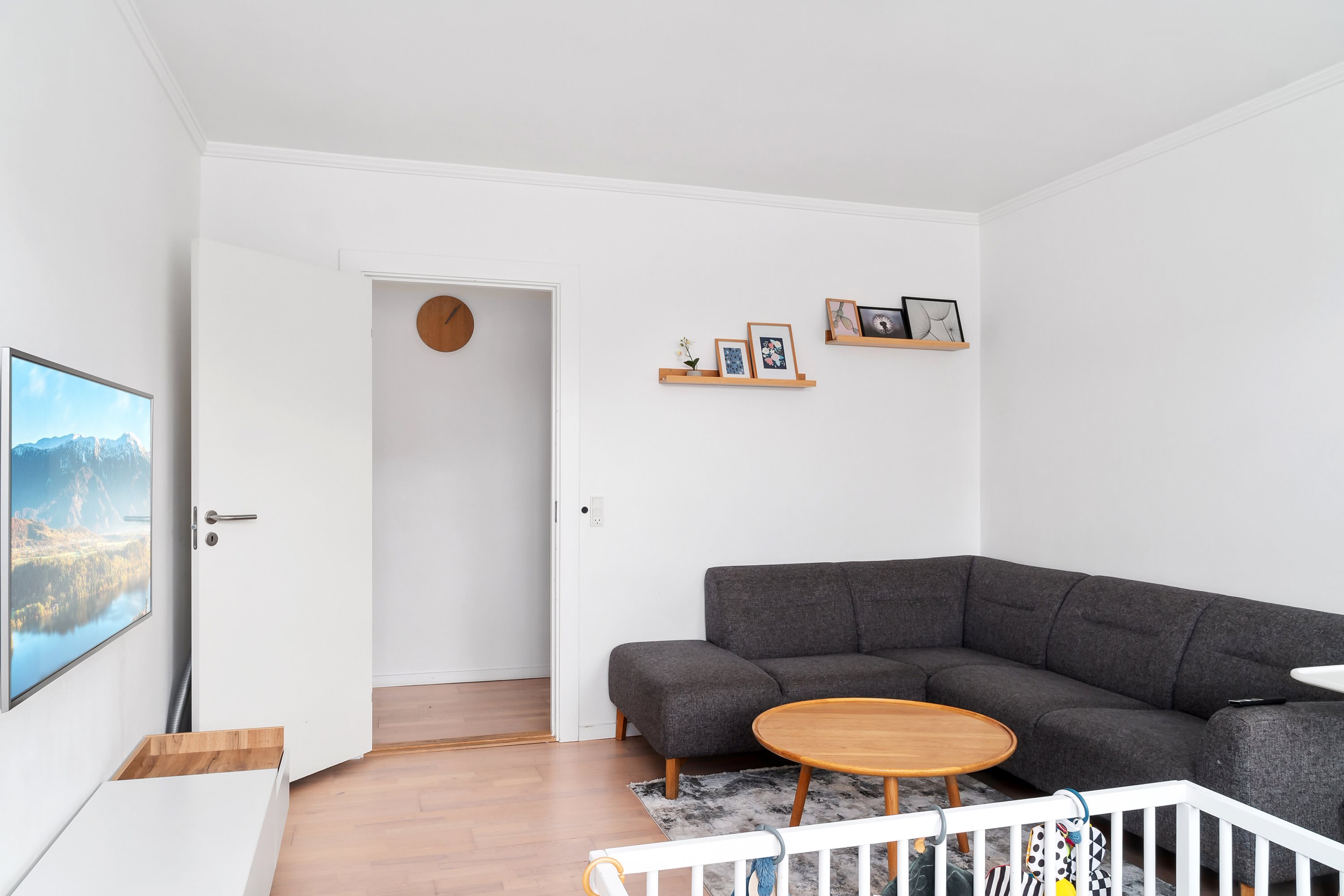 Fremhævet stue billede i fuldskærmstilstand. Billede af Helmer Søgårds Alle 13, 1. th., 2770 Kastrup