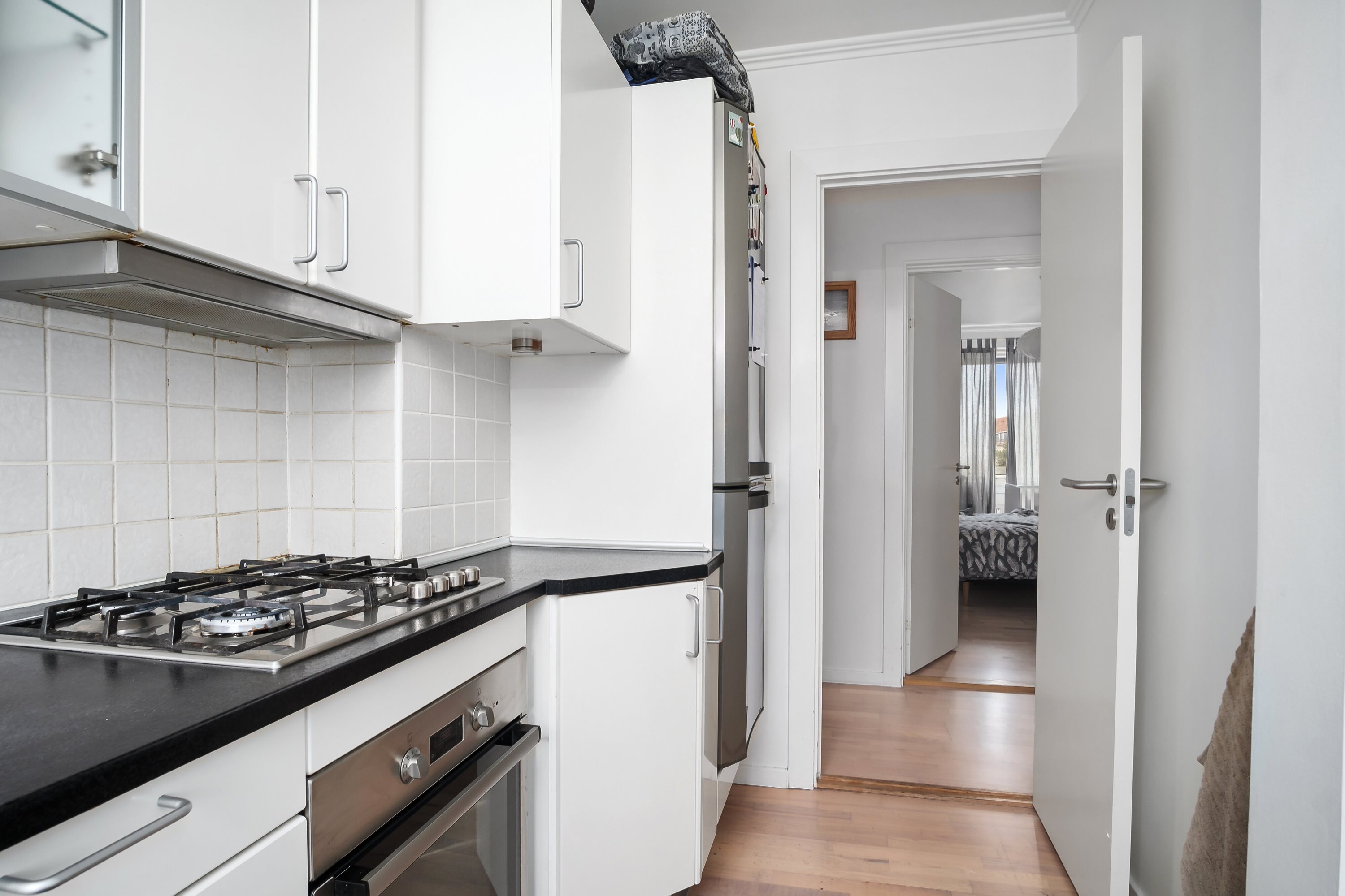 Fremhævet køkken billede i fuldskærmstilstand. Billede af Helmer Søgårds Alle 13, 1. th., 2770 Kastrup