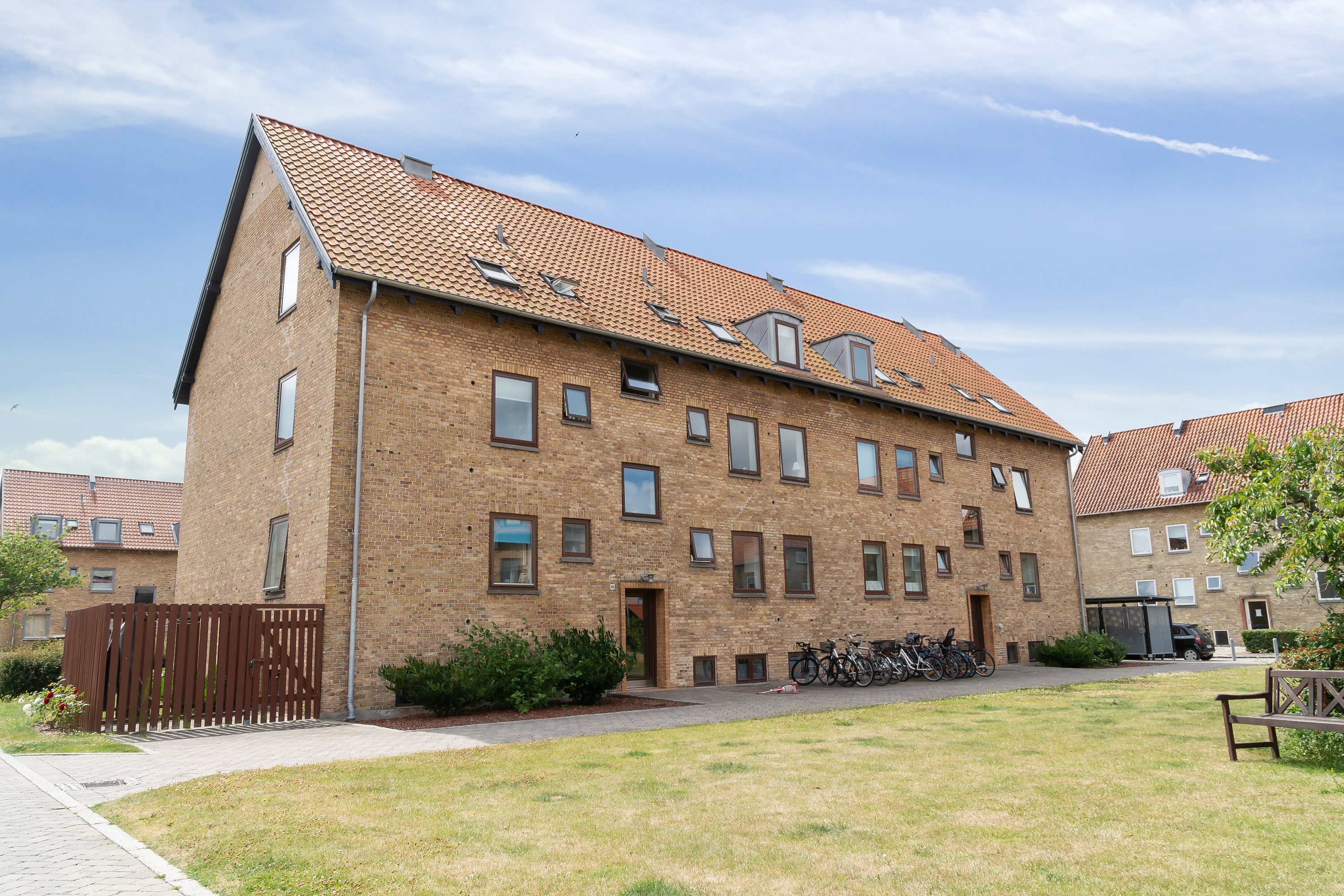 Miniaturebillede 1: facade. Billede af Helmer Søgårds Alle 13, 1. th., 2770 Kastrup