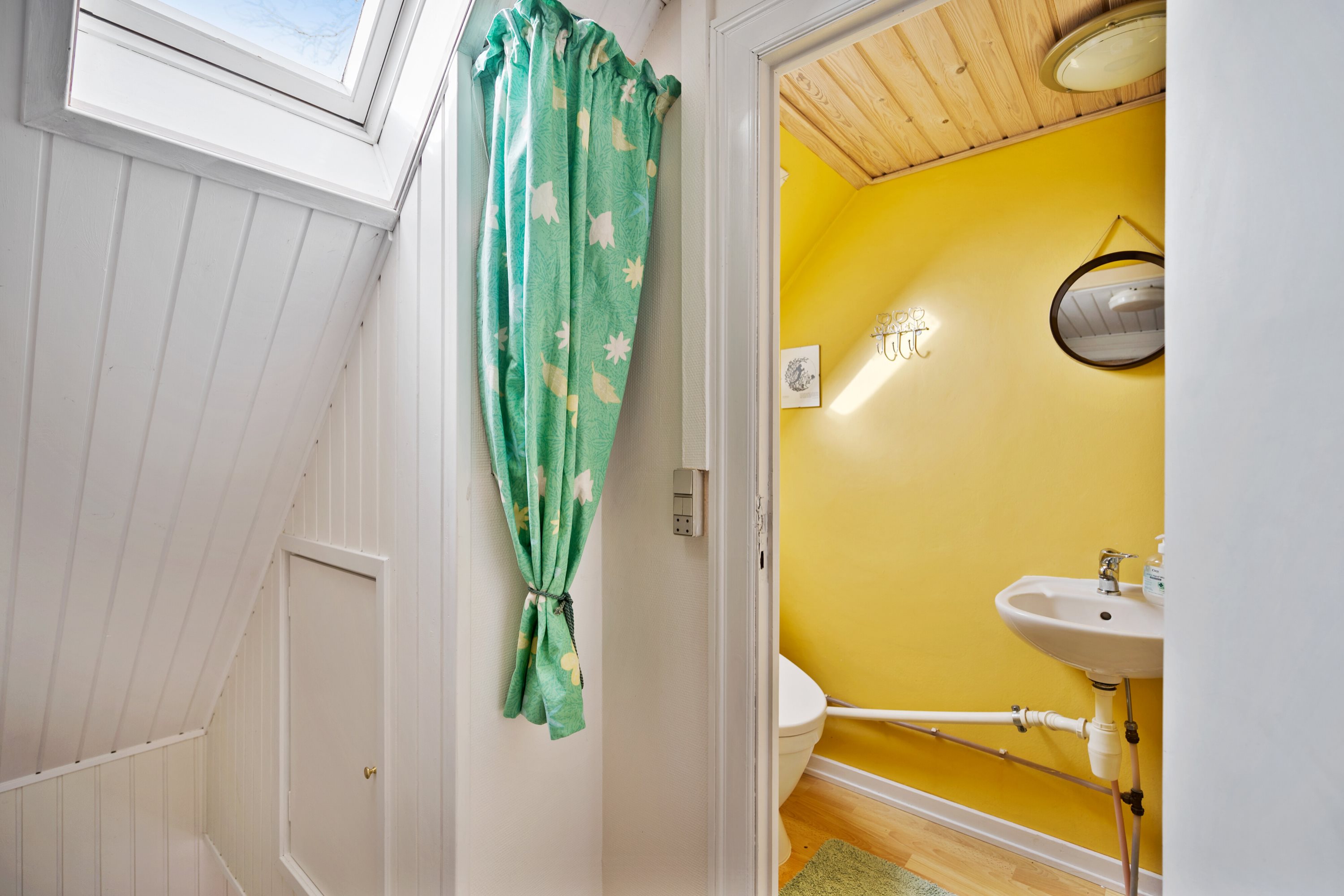 Fremhævet toilet billede i fuldskærmstilstand. Billede af Vestergårdsvej 4, Boulstrup, 8300 Odder