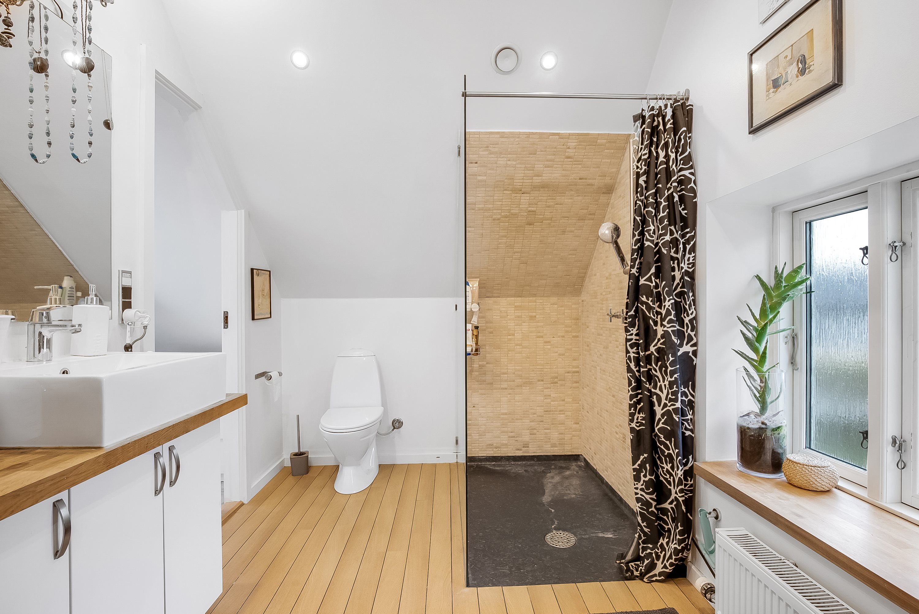 Fremhævet badeværelse billede i fuldskærmstilstand. Billede af Gl. Donsvej 9, Bramdrupdam, 6000 Kolding