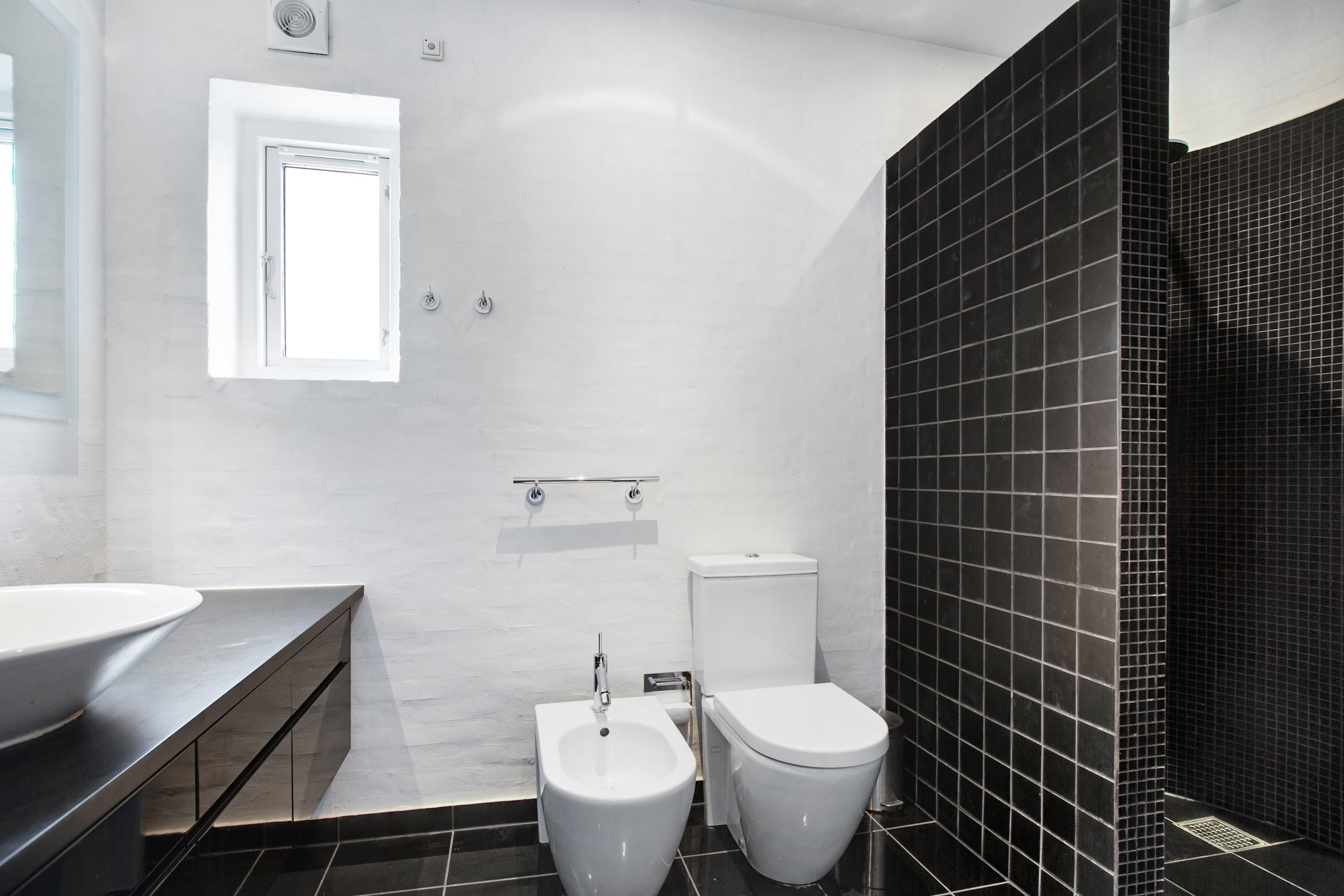 Fremhævet badeværelse billede i fuldskærmstilstand. Billede af Højensvej 30C, Gl. Skagen, 9990 Skagen