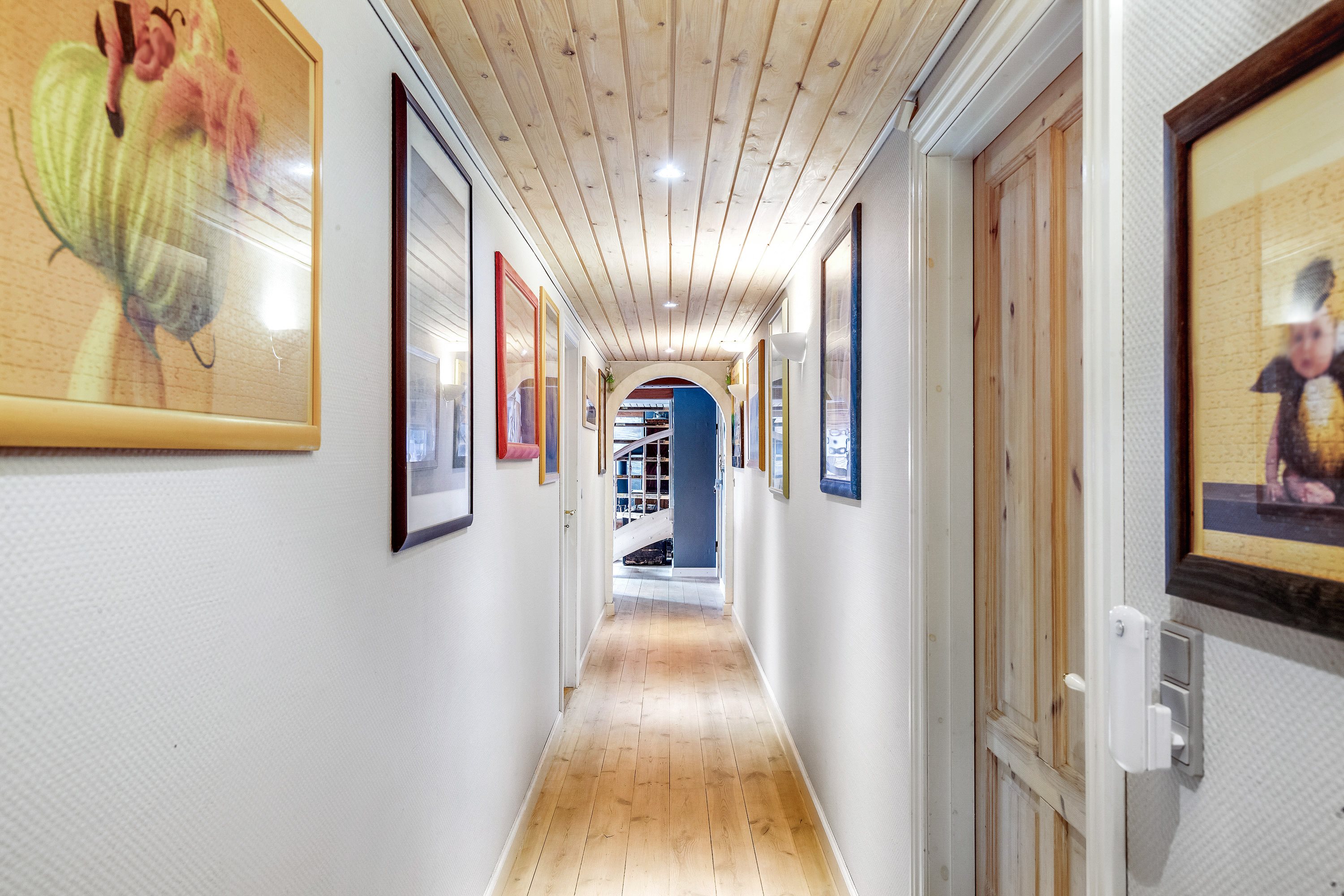 Fremhævet gang billede i fuldskærmstilstand. Billede af Blommeskobbel 5, 6440 Augustenborg