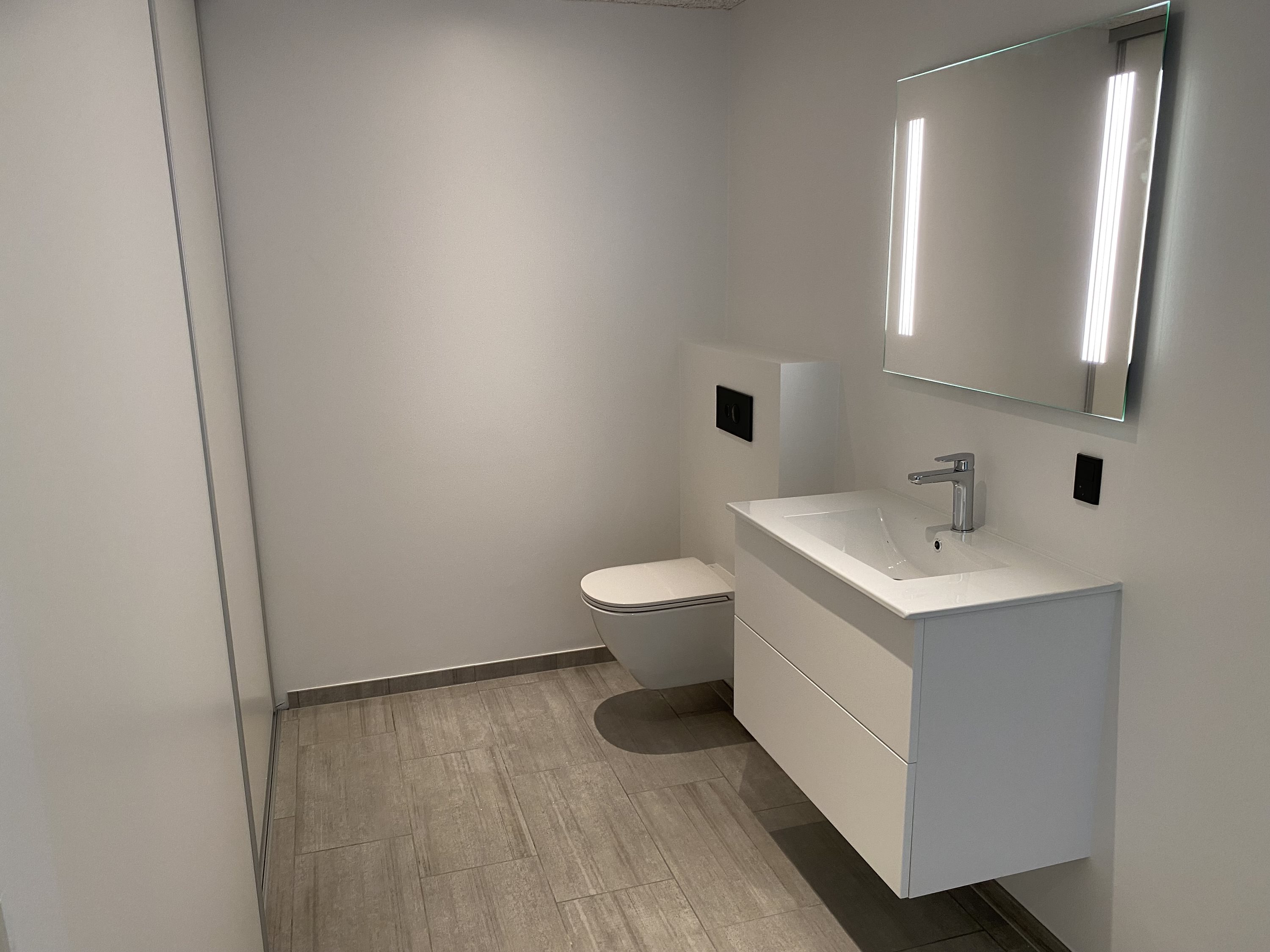 Fremhævet badeværelse billede i fuldskærmstilstand. Billede af Oslovej 27, 1. 3., 8600 Silkeborg