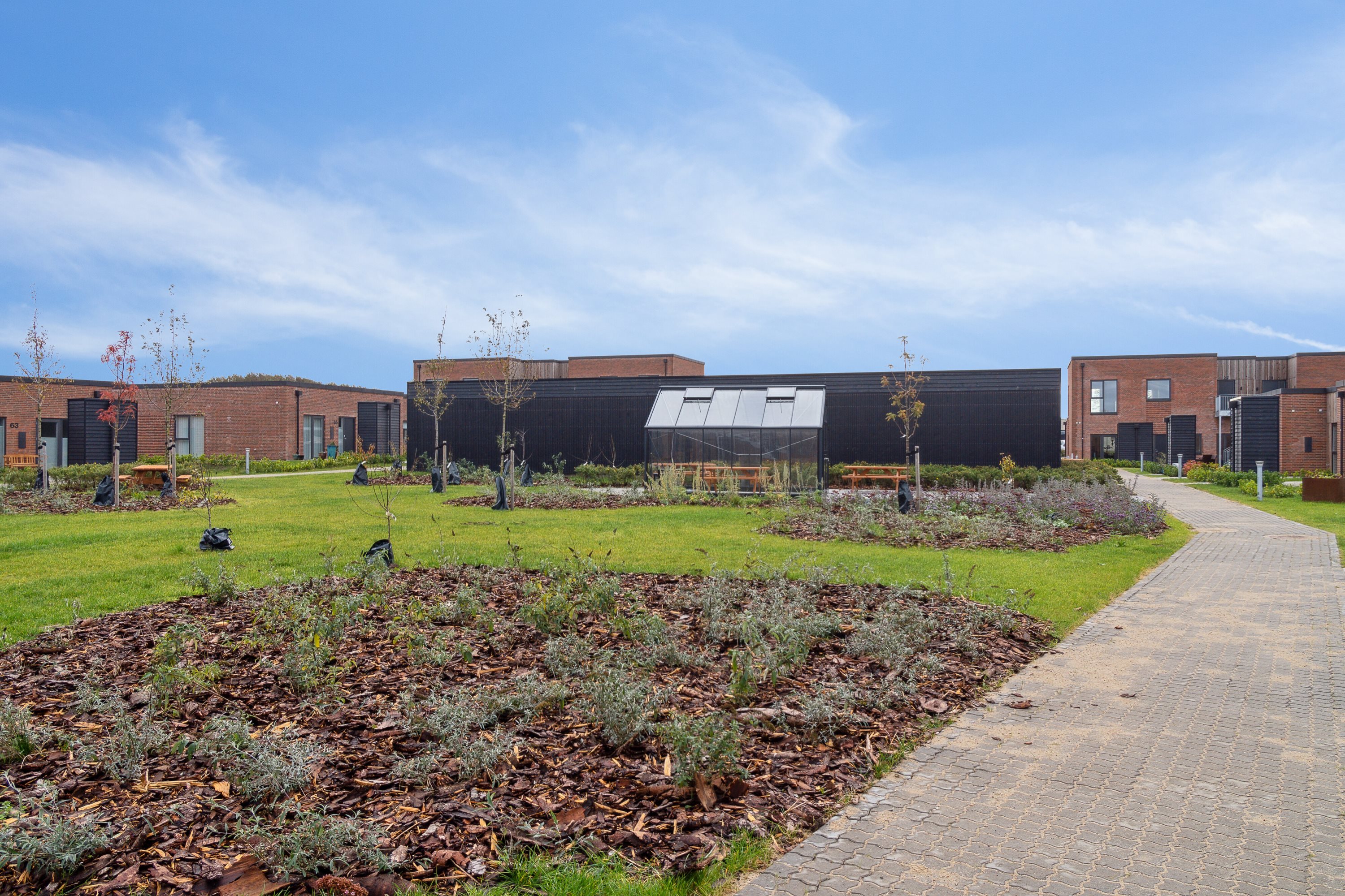 Fremhævet set fra haven billede i fuldskærmstilstand. Billede af Lønnebergvej 71, 1., 8600 Silkeborg