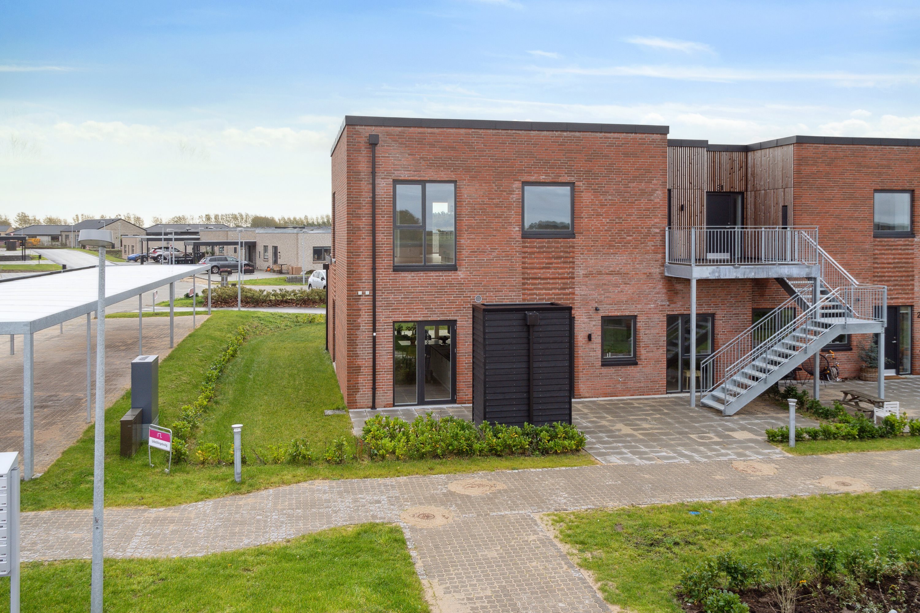 Fremhævet set fra haven billede i fuldskærmstilstand. Billede af Lønnebergvej 71, 1., 8600 Silkeborg