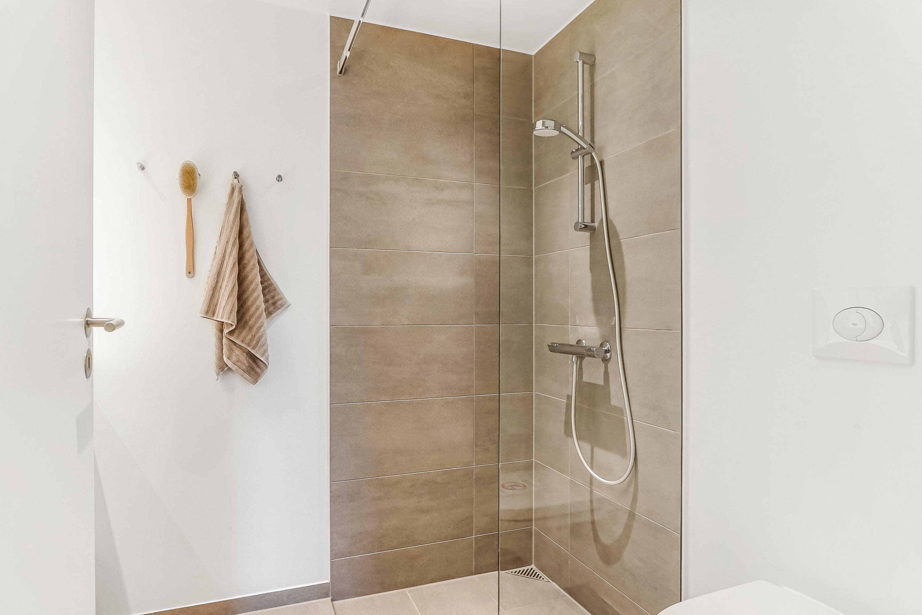 Fremhævet badeværelse billede i fuldskærmstilstand. Billede af Skibsbyggerstræde 14, 2. th., 5000 Odense C