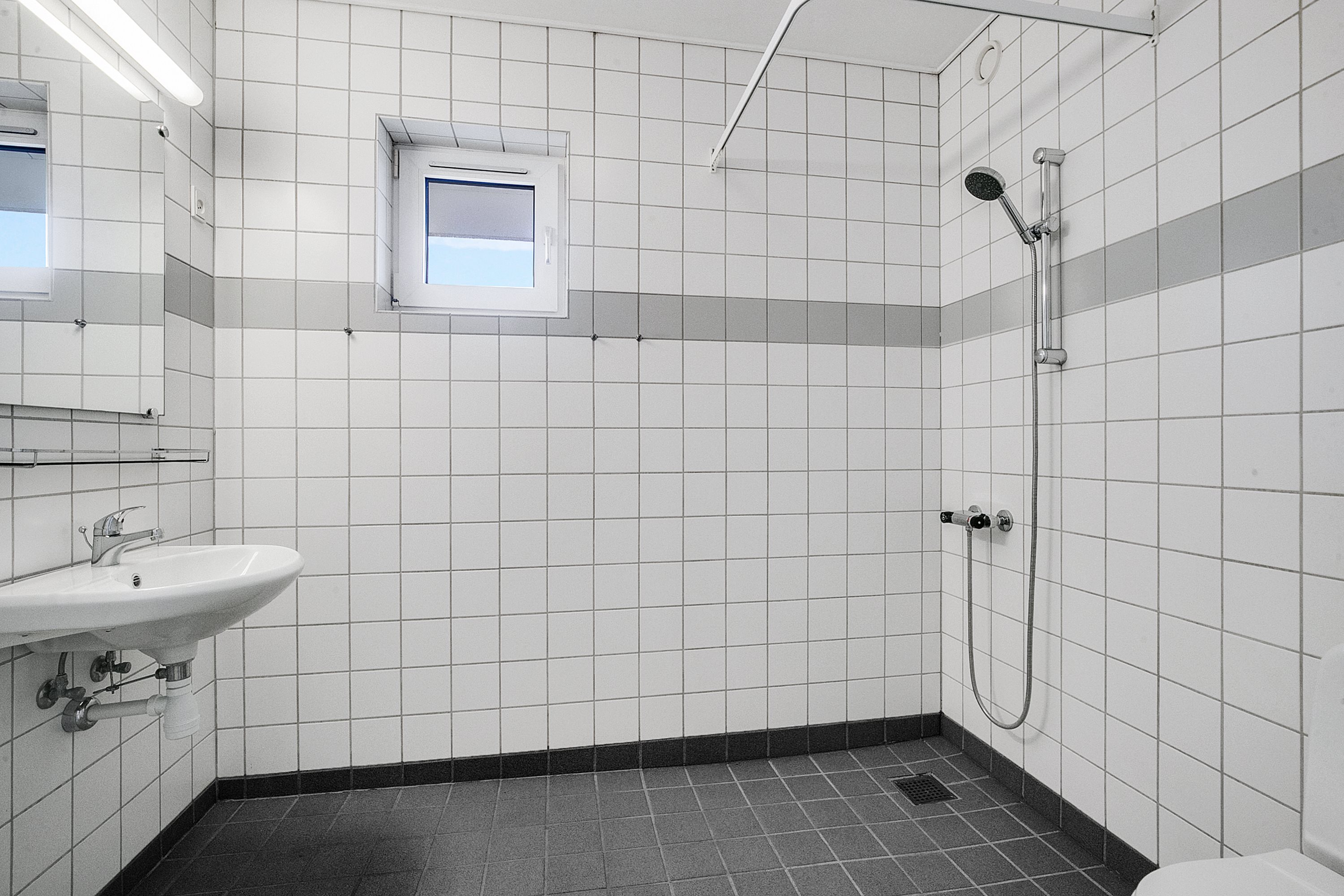 Fremhævet badeværelse billede i fuldskærmstilstand. Billede af Teglvænget 21, 1., 9460 Brovst