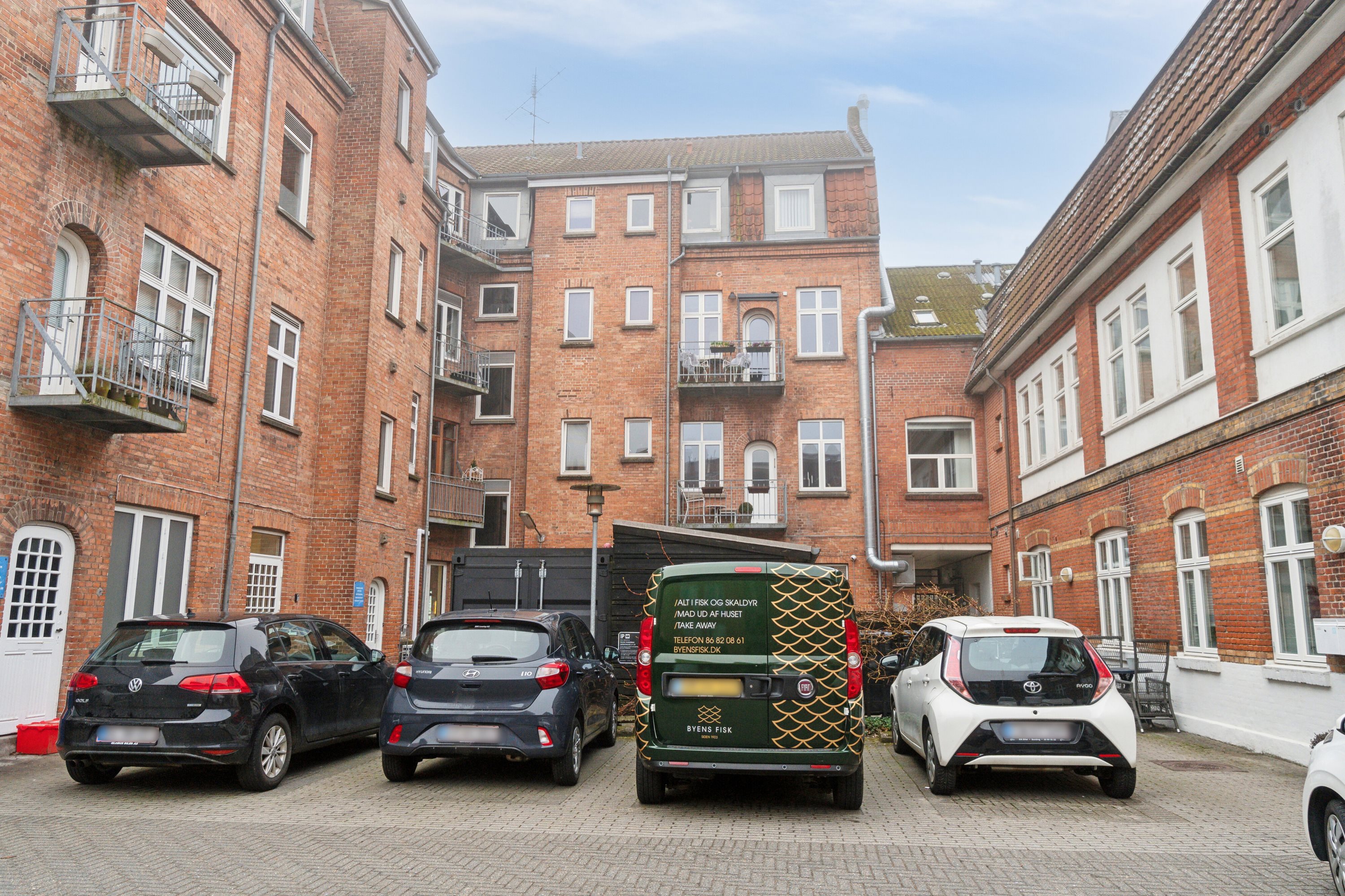 Fremhævet facade billede i fuldskærmstilstand. Billede af Søndergade 23, 2. th., 8600 Silkeborg