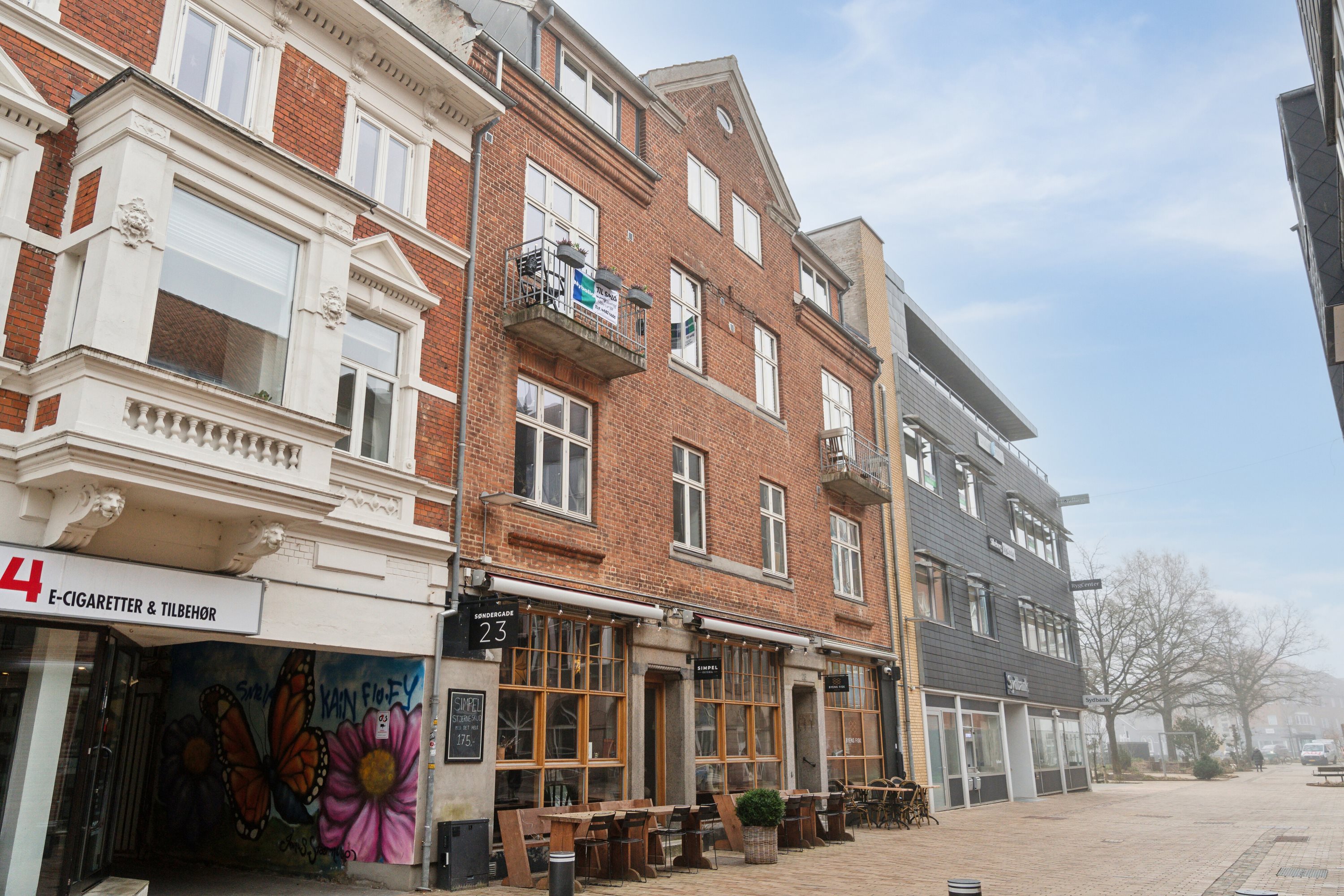 Fremhævet facade billede i fuldskærmstilstand. Billede af Søndergade 23, 2. th., 8600 Silkeborg