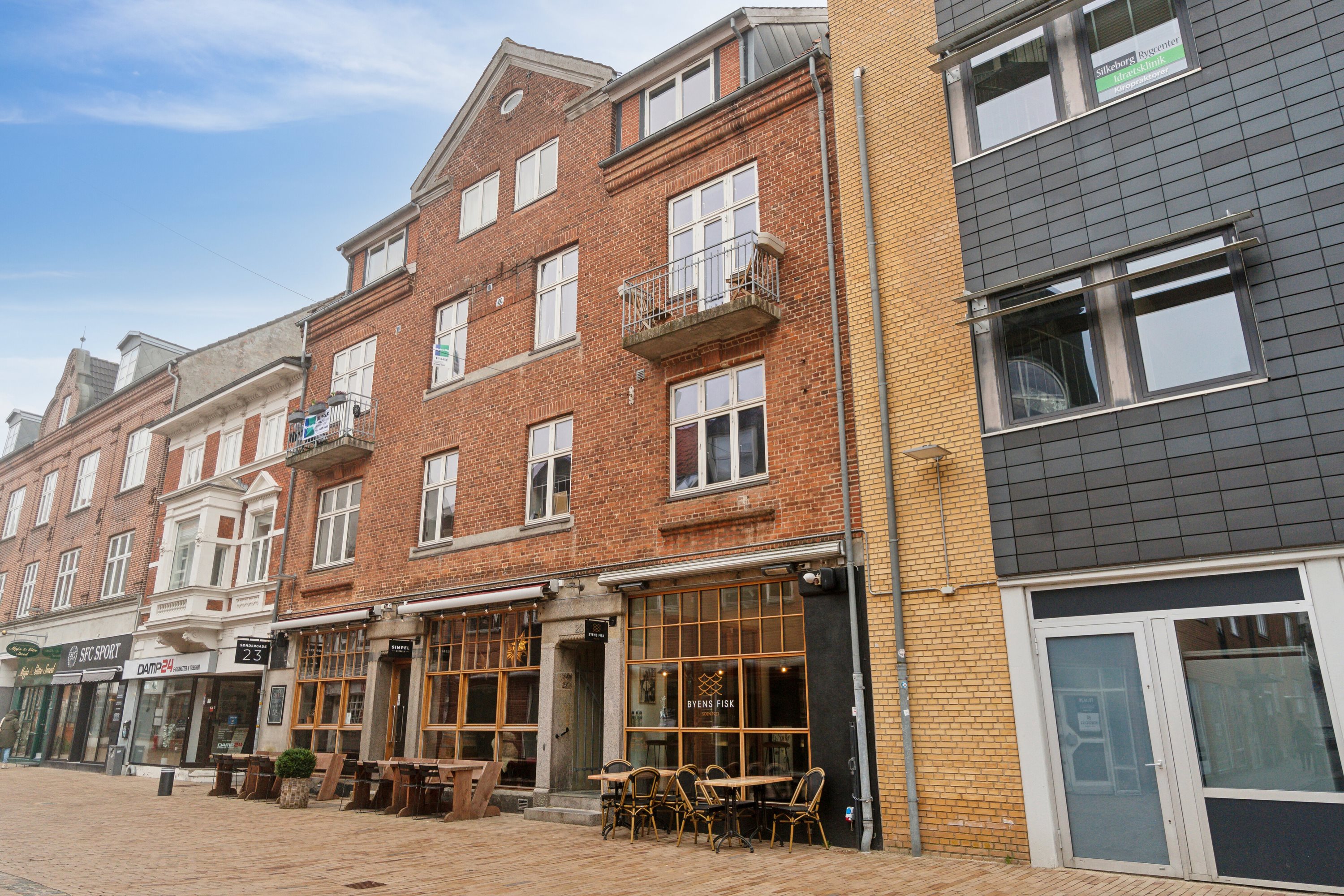 Fremhævet facade billede i fuldskærmstilstand. Billede af Søndergade 23, 2. th., 8600 Silkeborg