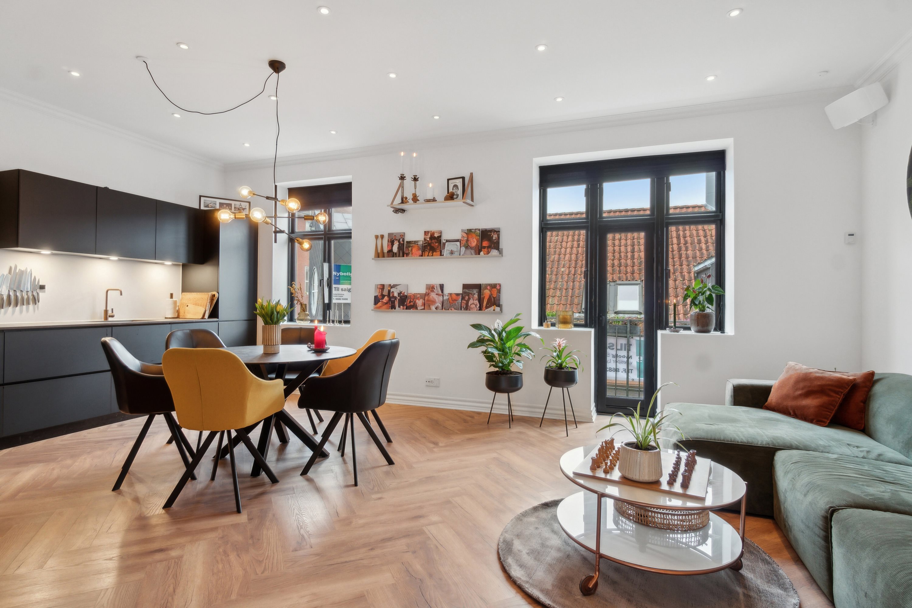 Fremhævet stue billede i fuldskærmstilstand. Billede af Søndergade 23, 2. th., 8600 Silkeborg