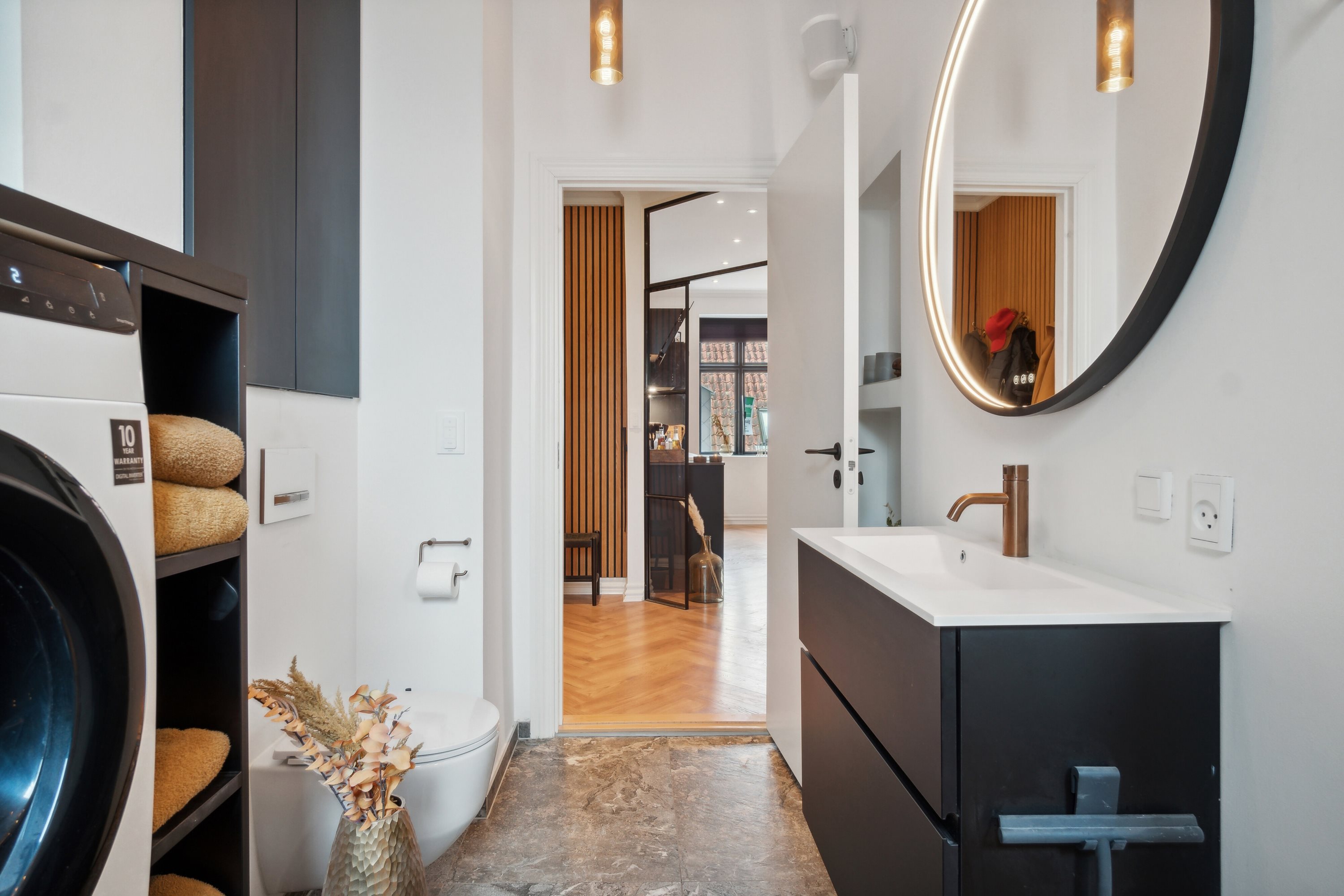 Fremhævet badeværelse billede i fuldskærmstilstand. Billede af Søndergade 23, 2. th., 8600 Silkeborg