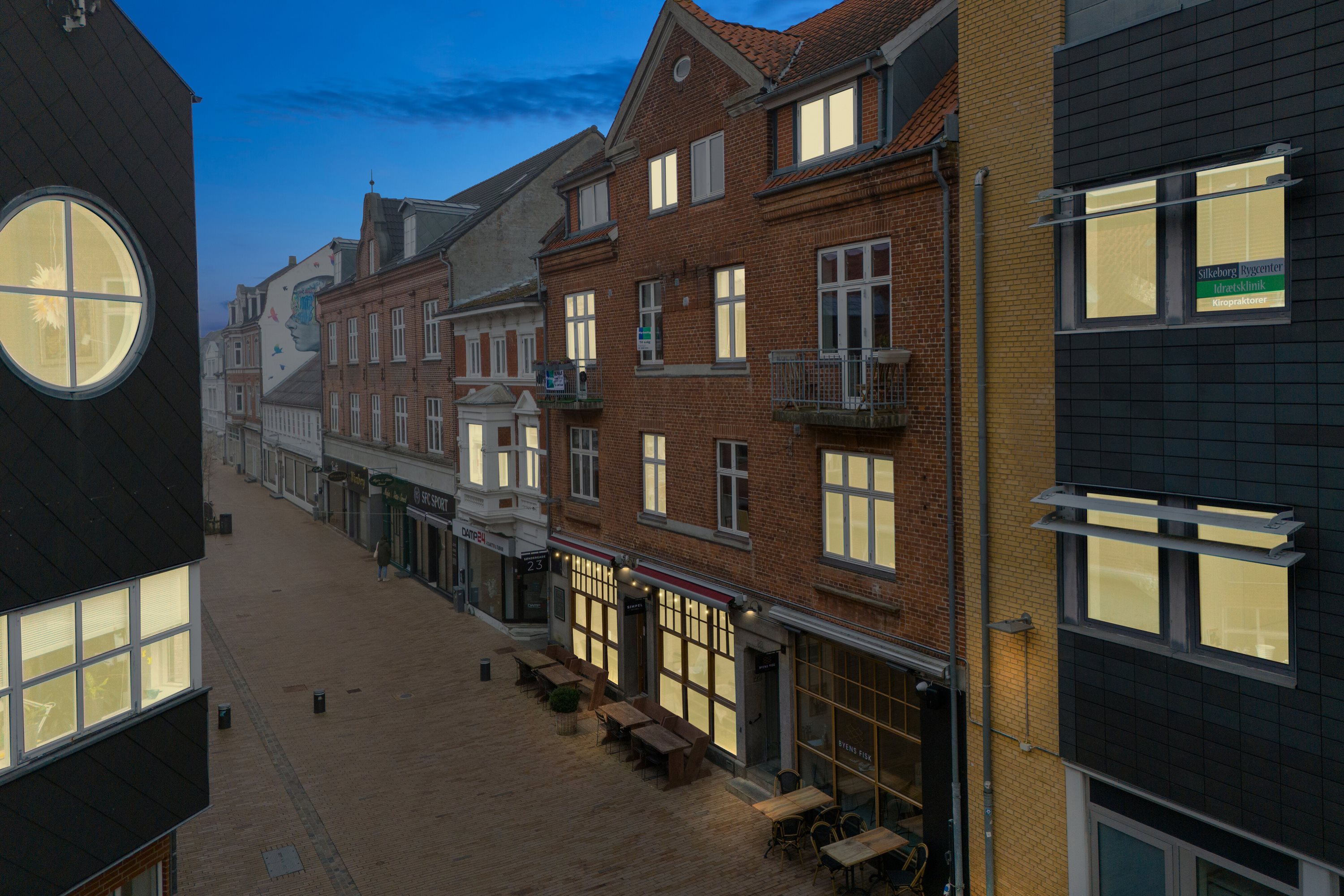 Fremhævet facade billede i fuldskærmstilstand. Billede af Søndergade 23, 2. th., 8600 Silkeborg