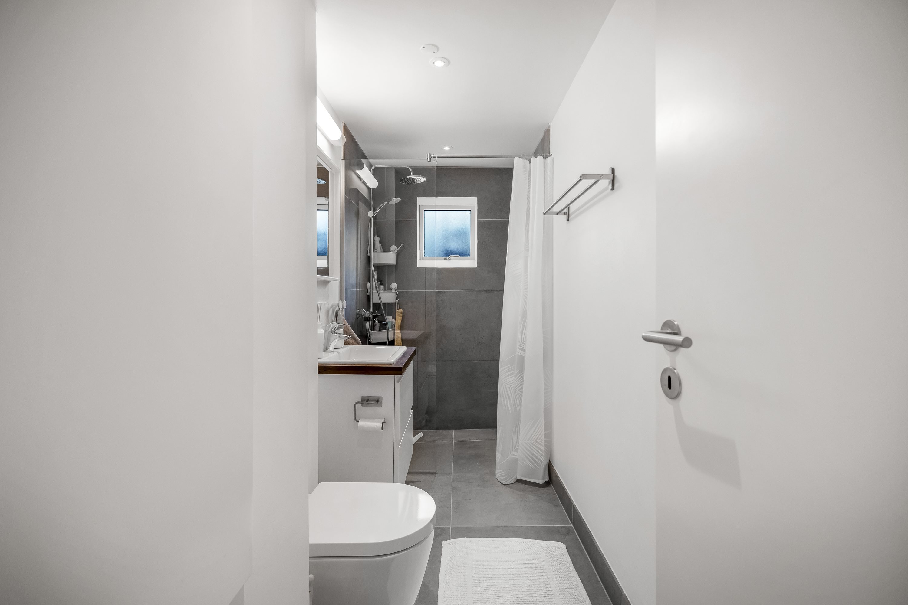 Fremhævet bad billede i fuldskærmstilstand. Billede af Gammel Viborgvej 124, 8471 Sabro