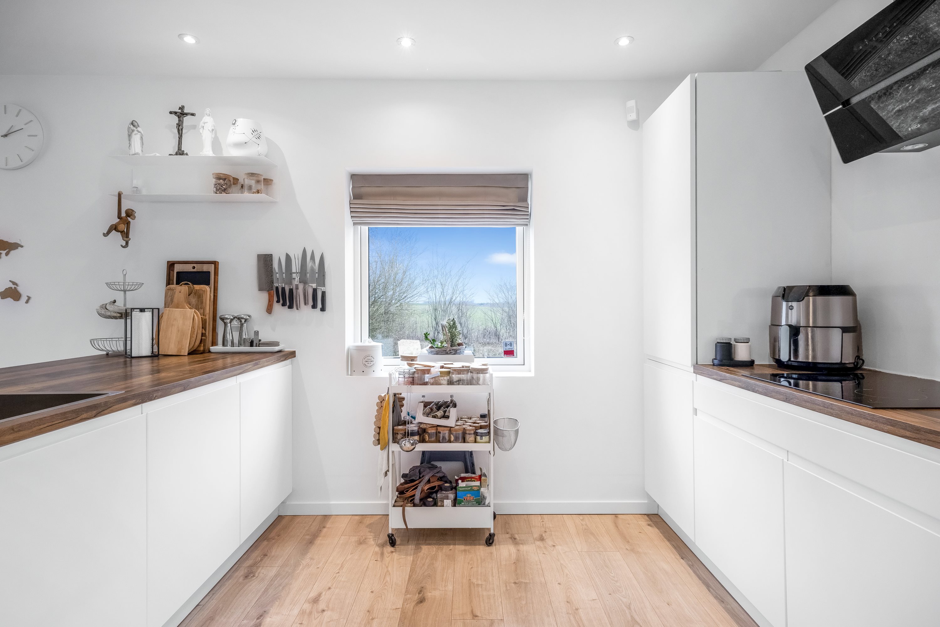 Miniaturebillede 1: køkken alrum. Billede af Gammel Viborgvej 124, 8471 Sabro