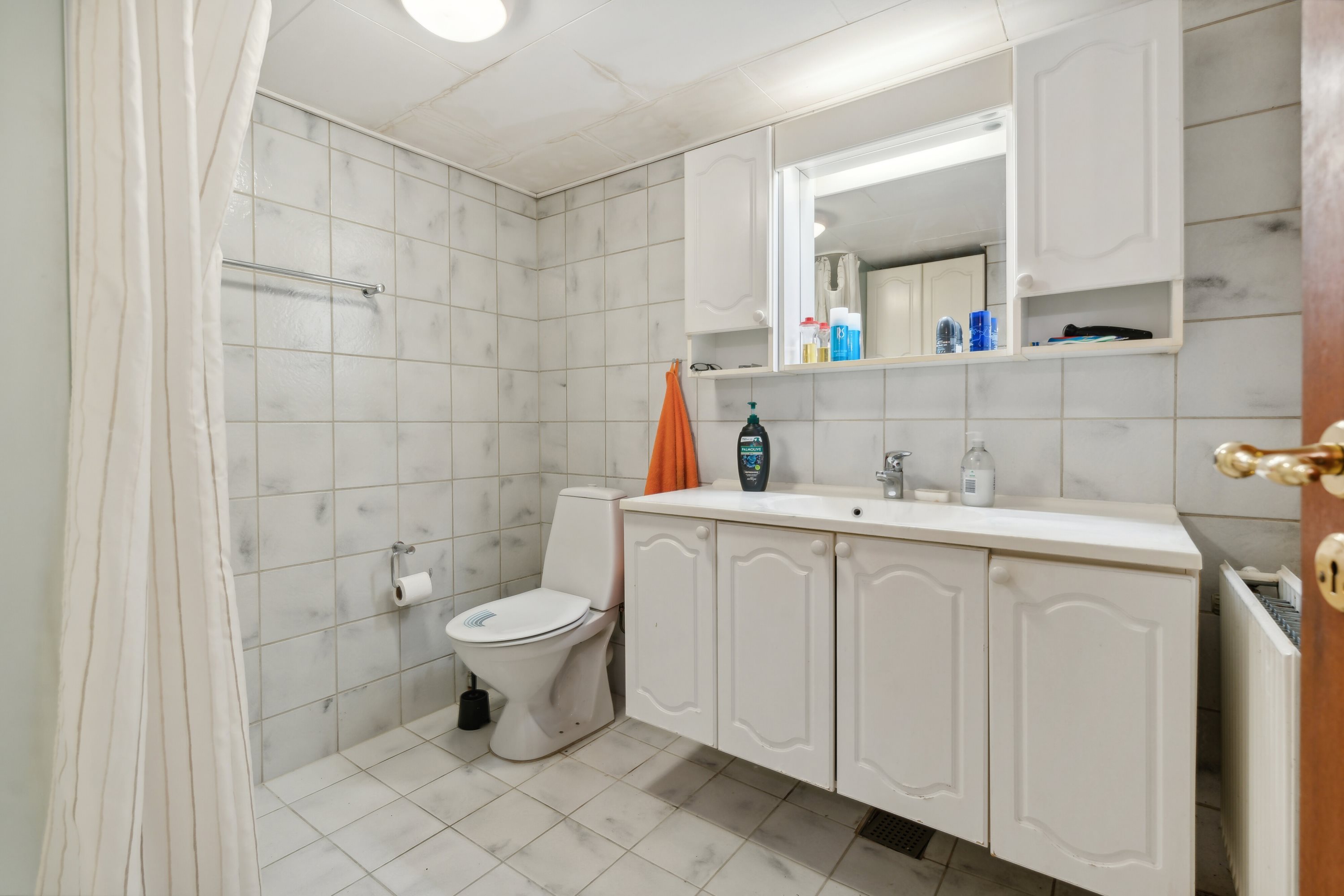 Fremhævet badeværelse billede i fuldskærmstilstand. Billede af Ørevadbrovej 65, 8632 Lemming