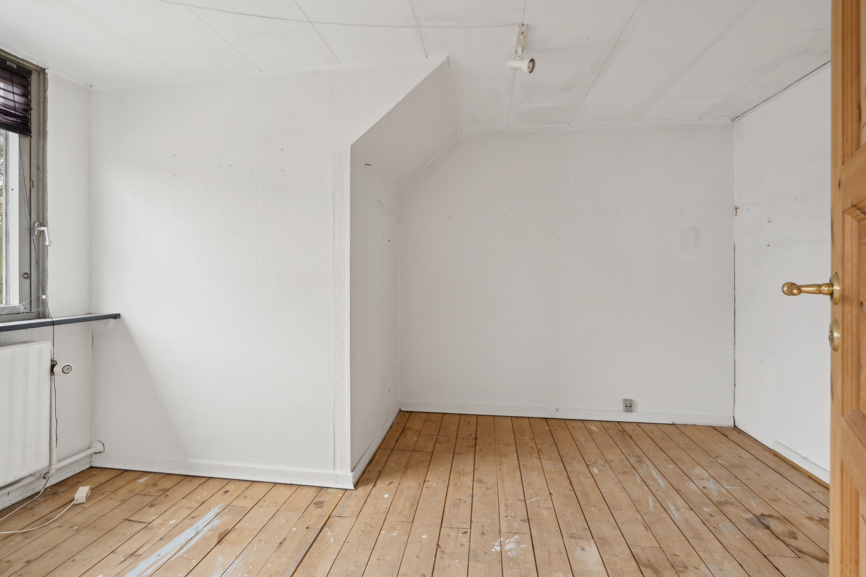 Fremhævet værelse billede i fuldskærmstilstand. Billede af Ørevadbrovej 65, 8632 Lemming