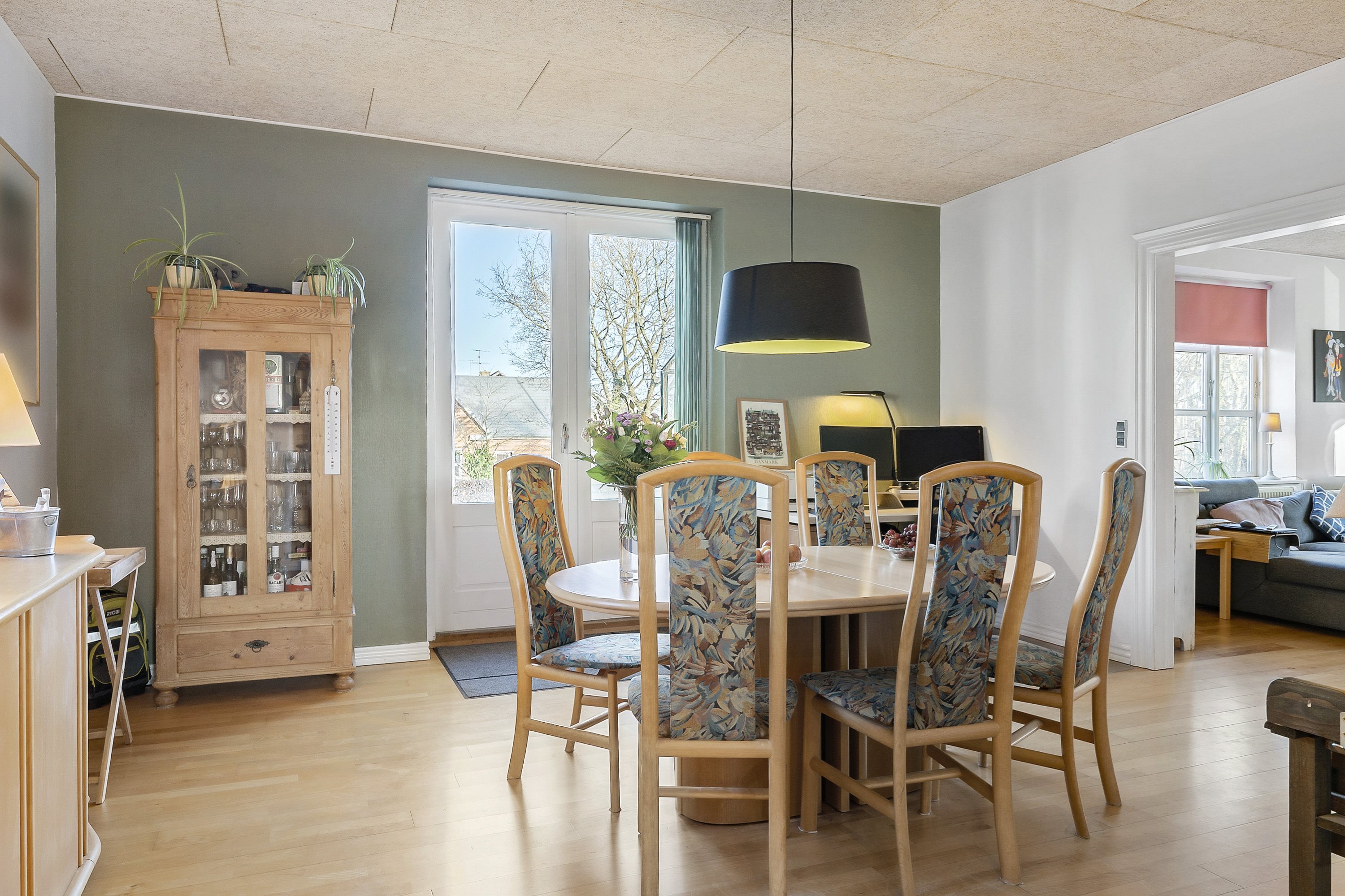 Fremhævet stue billede i fuldskærmstilstand. Billede af Viborgvej 24, Hammershøj, 8830 Tjele