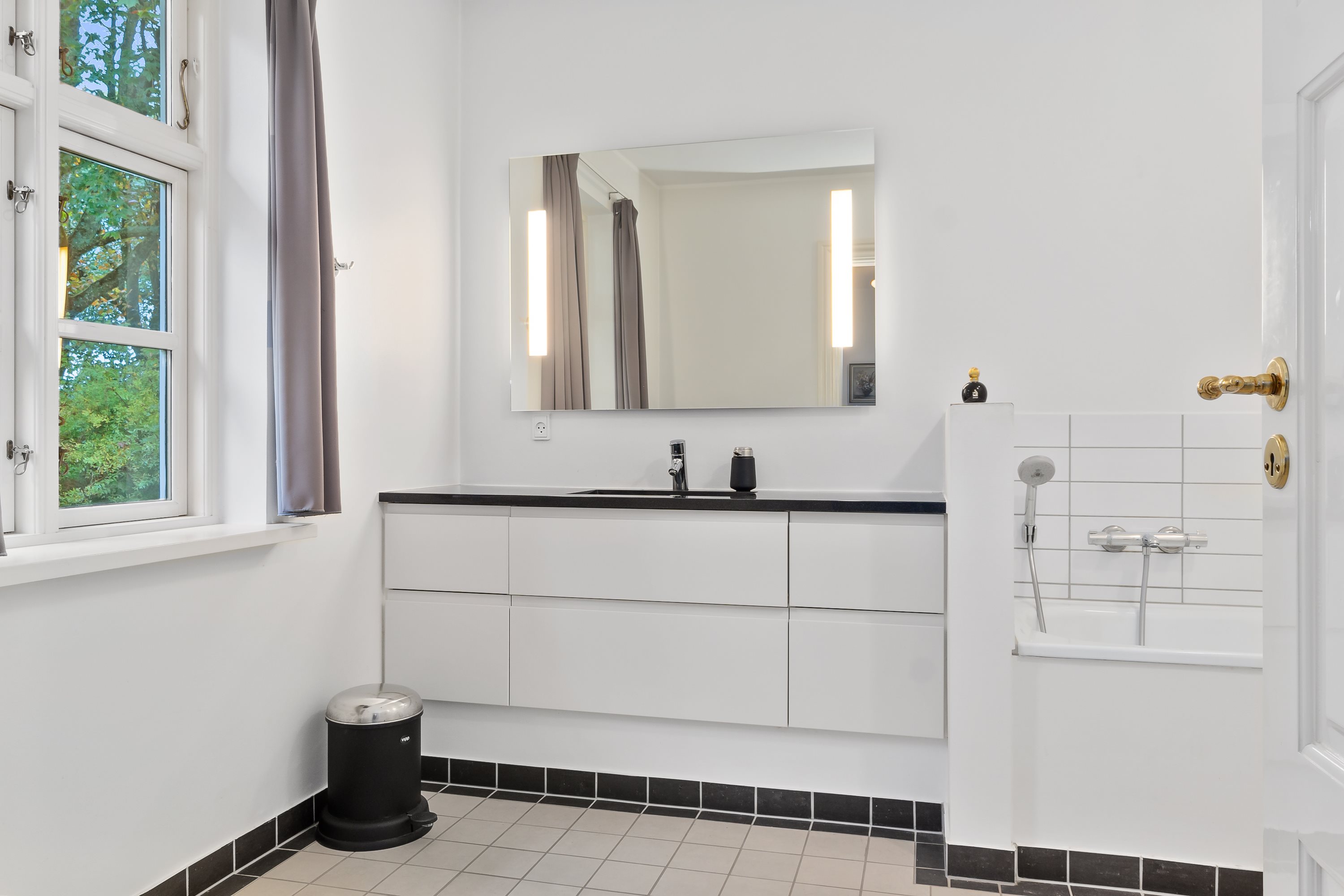 Fremhævet  billede i fuldskærmstilstand. Billede af Fjordvej 2, Knudby, 8831 Løgstrup