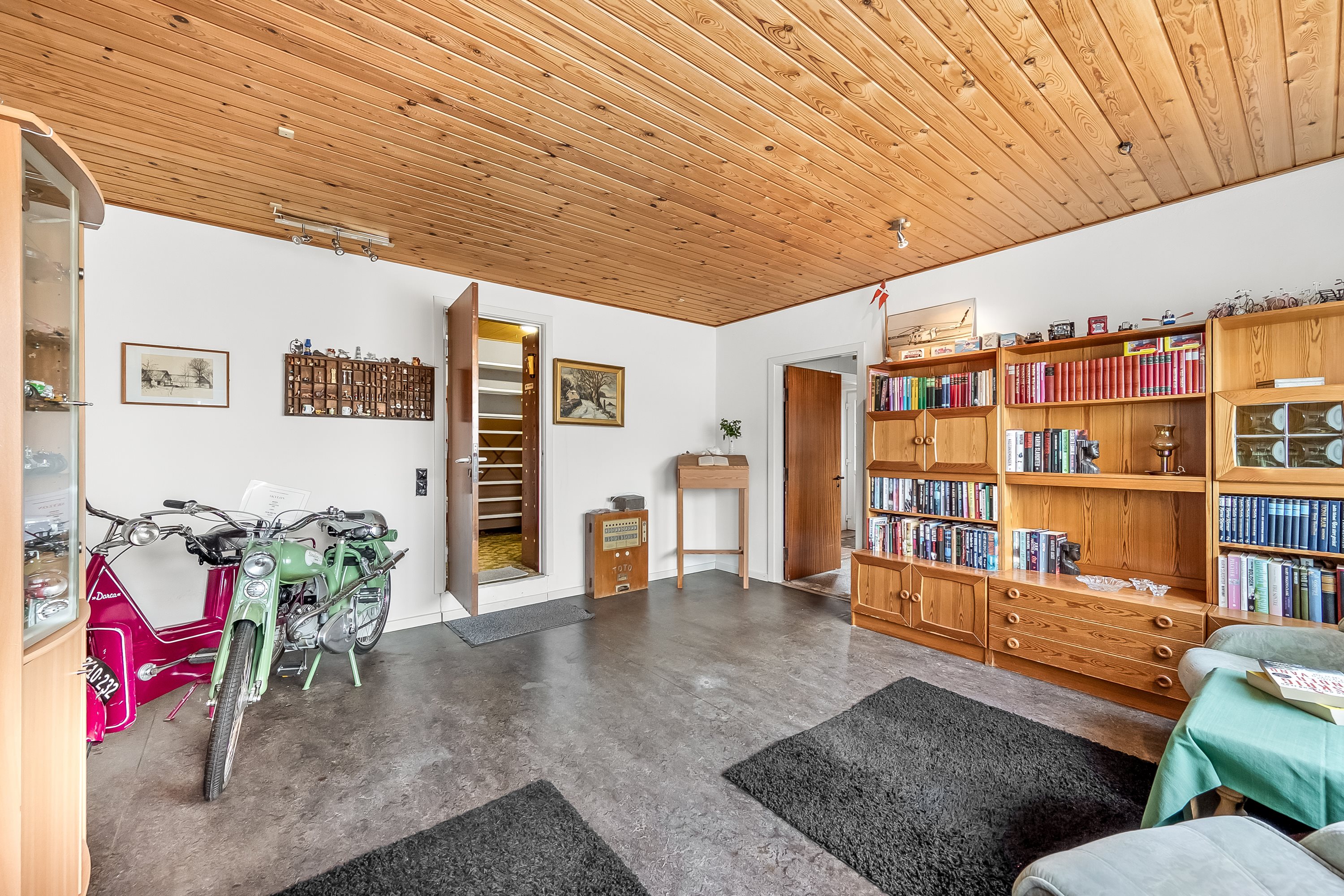 Fremhævet butik billede i fuldskærmstilstand. Billede af Hovedgaden 107, 6971 Spjald