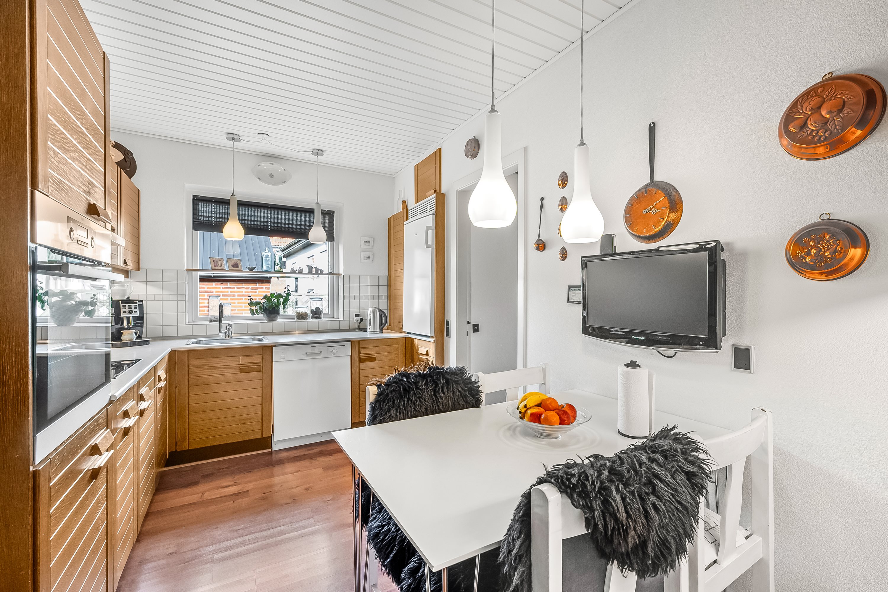 Fremhævet køkken billede i fuldskærmstilstand. Billede af Hovedgaden 107, 6971 Spjald