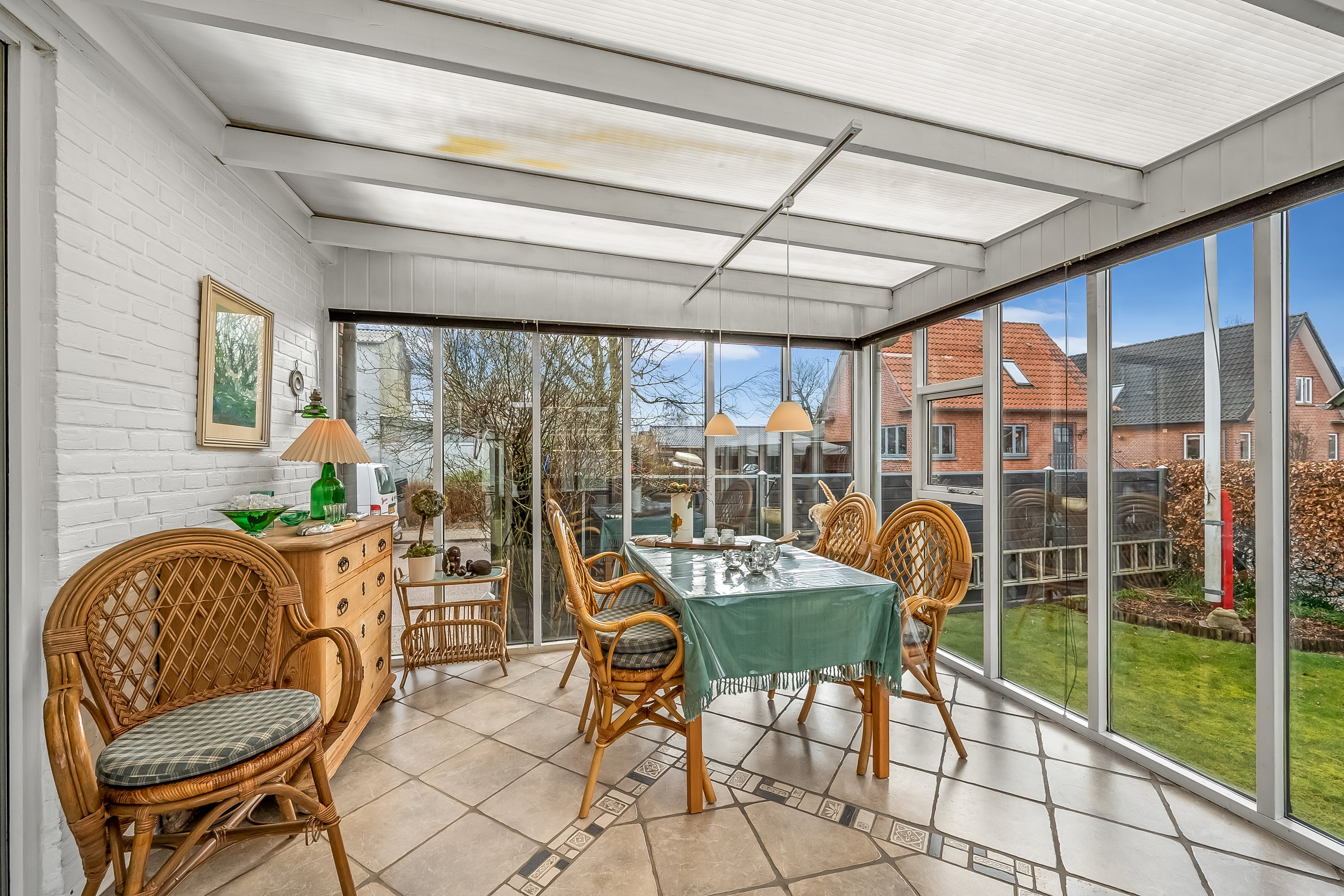 Fremhævet udestue billede i fuldskærmstilstand. Billede af Hovedgaden 107, 6971 Spjald