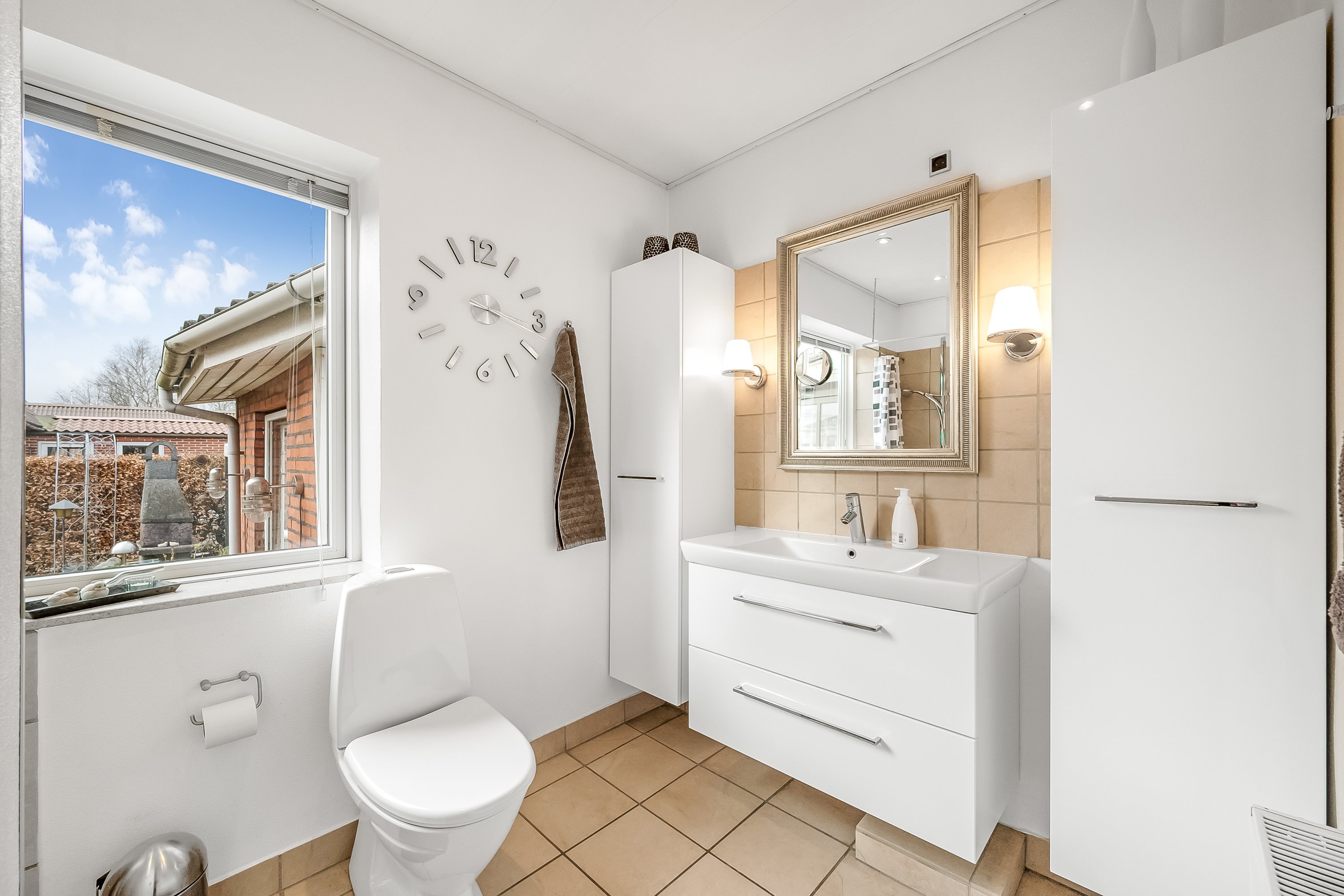 Fremhævet badeværelse billede i fuldskærmstilstand. Billede af Hovedgaden 107, 6971 Spjald