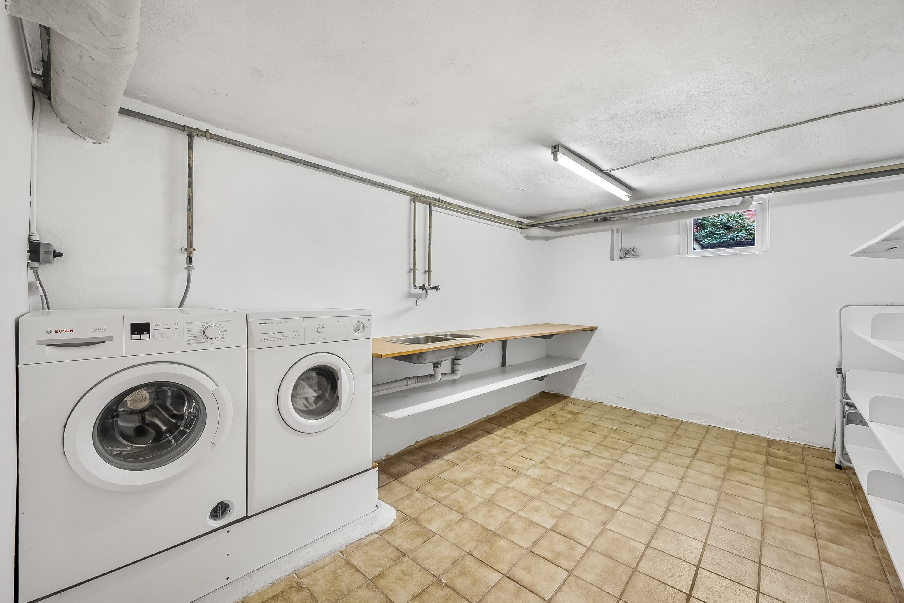 Fremhævet vaskerum billede i fuldskærmstilstand. Billede af Hovedgaden 107, 6971 Spjald