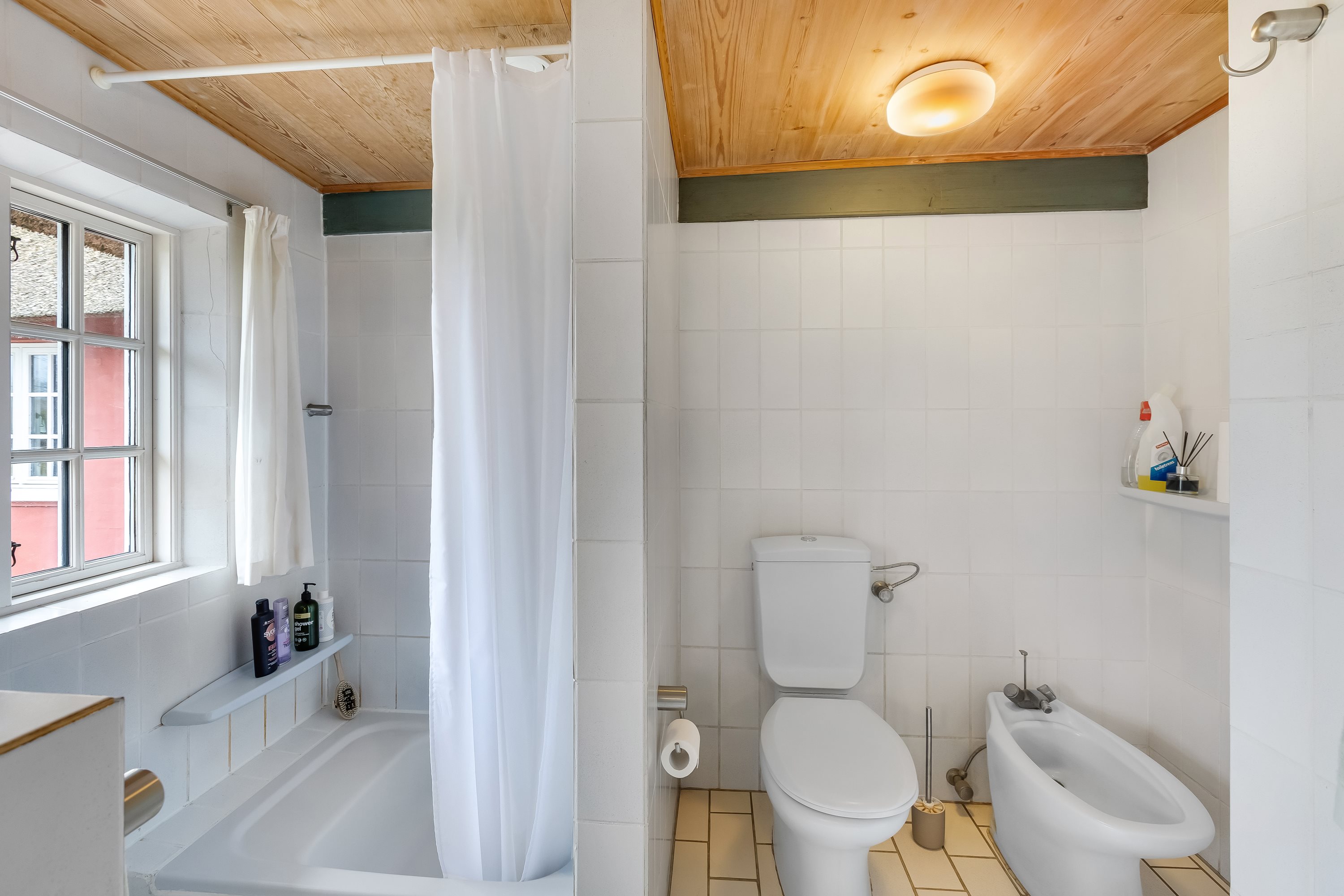 Fremhævet badeværelse billede i fuldskærmstilstand. Billede af Gl Skolevej 18, Kongsmark, 6792 Rømø