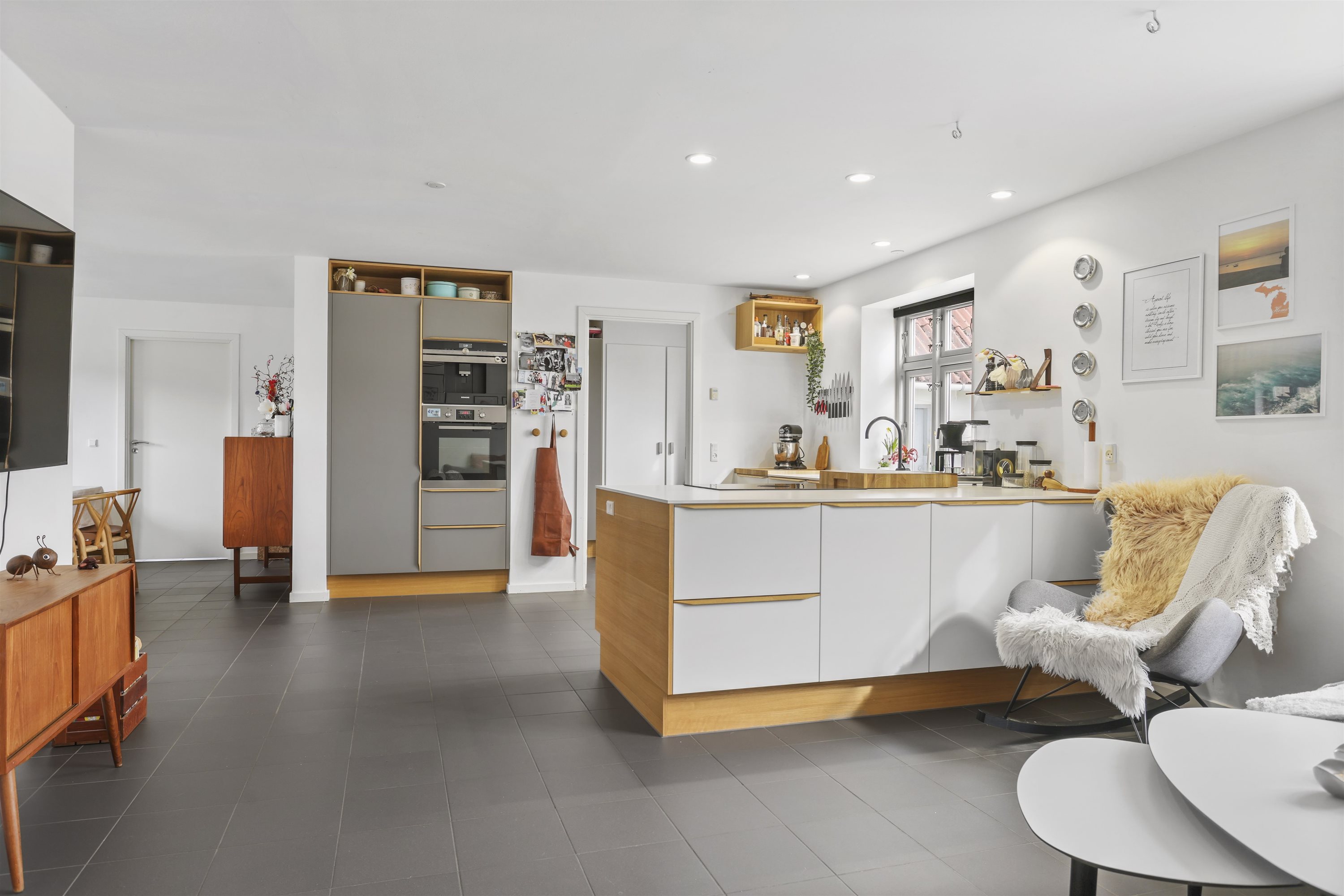 Fremhævet køkken alrum billede i fuldskærmstilstand. Billede af Østkystvejen 321, Voerså, 9300 Sæby