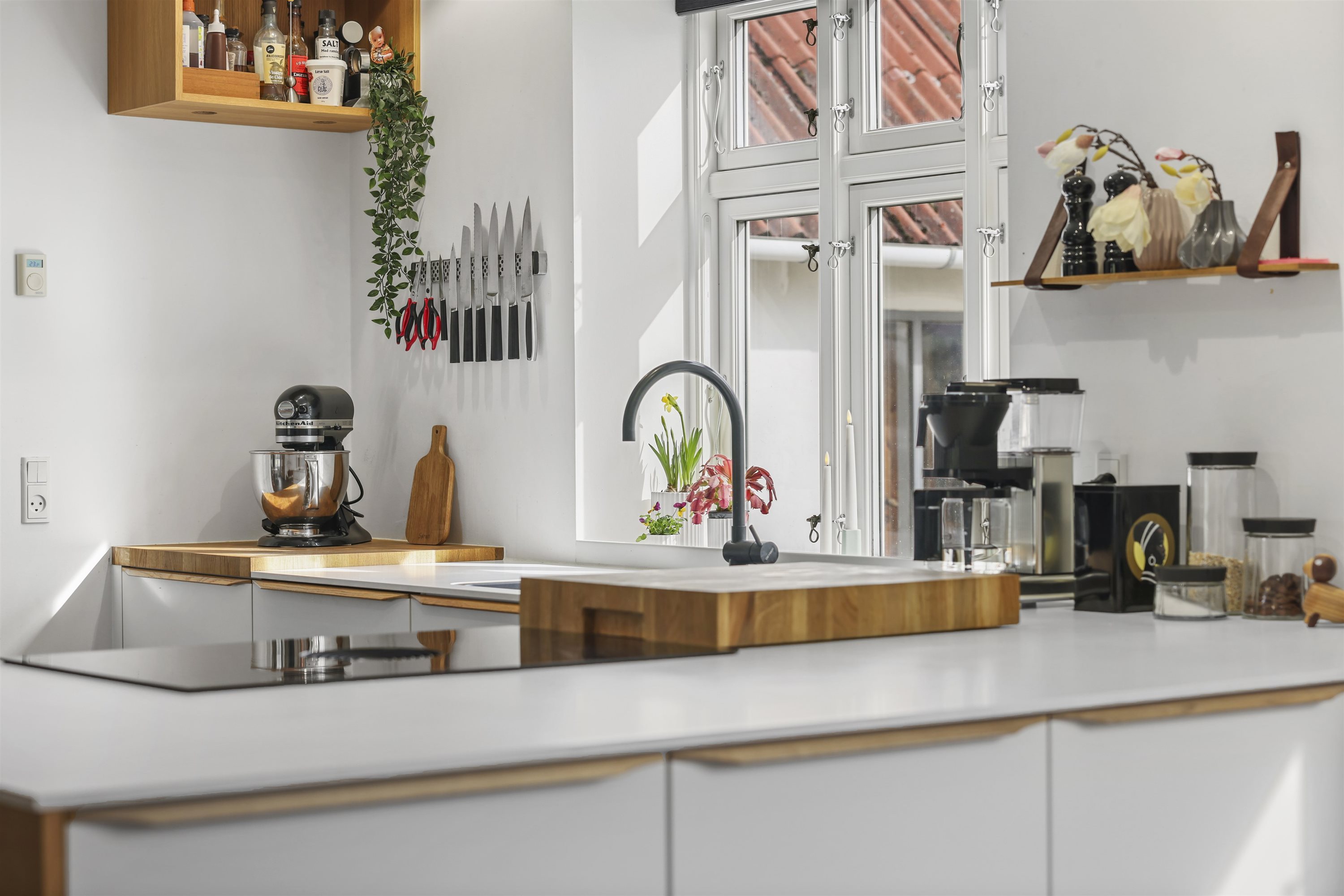 Fremhævet køkken billede i fuldskærmstilstand. Billede af Østkystvejen 321, Voerså, 9300 Sæby