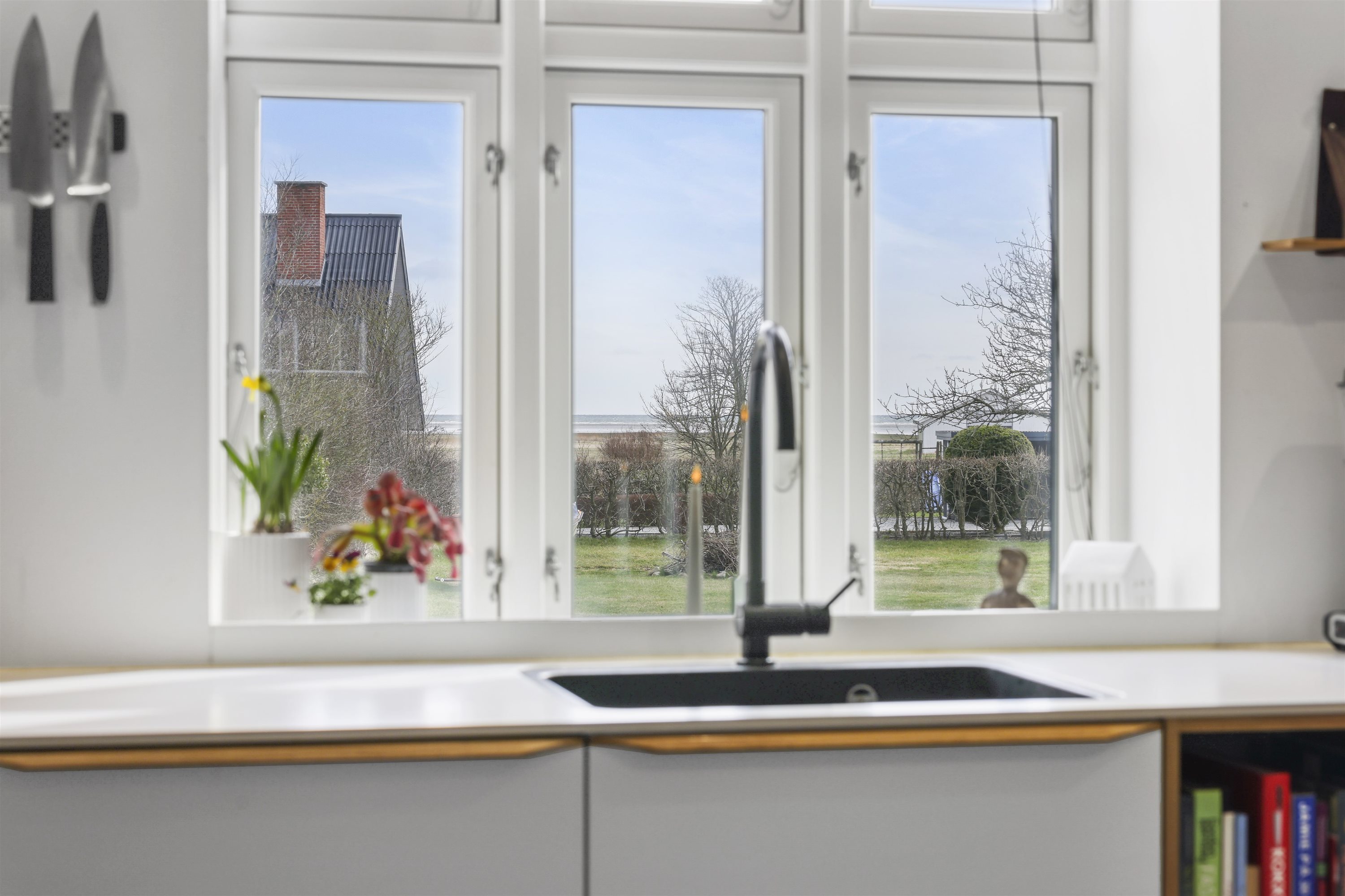 Fremhævet køkken billede i fuldskærmstilstand. Billede af Østkystvejen 321, Voerså, 9300 Sæby