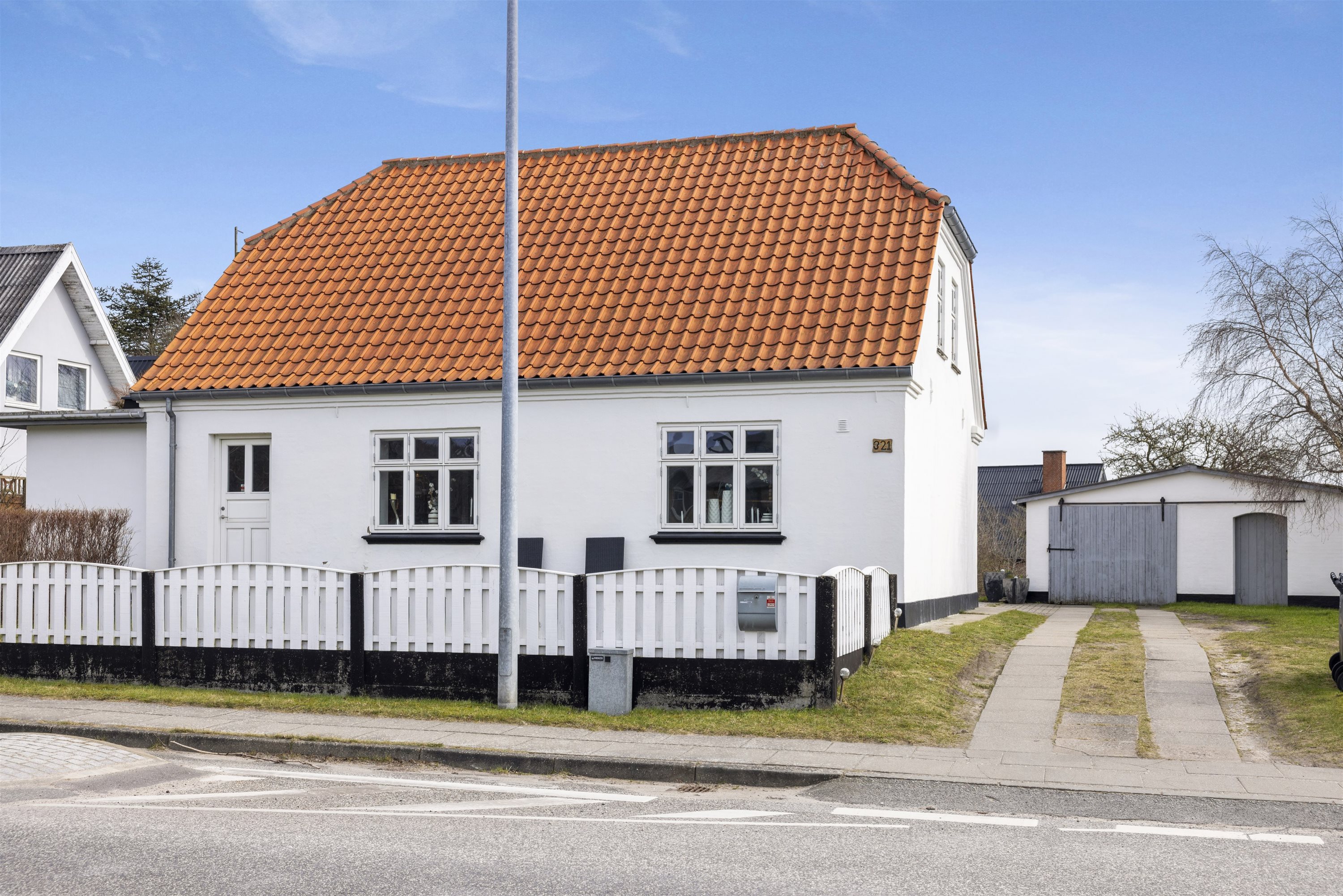 Fremhævet ejendommen billede i fuldskærmstilstand. Billede af Østkystvejen 321, Voerså, 9300 Sæby