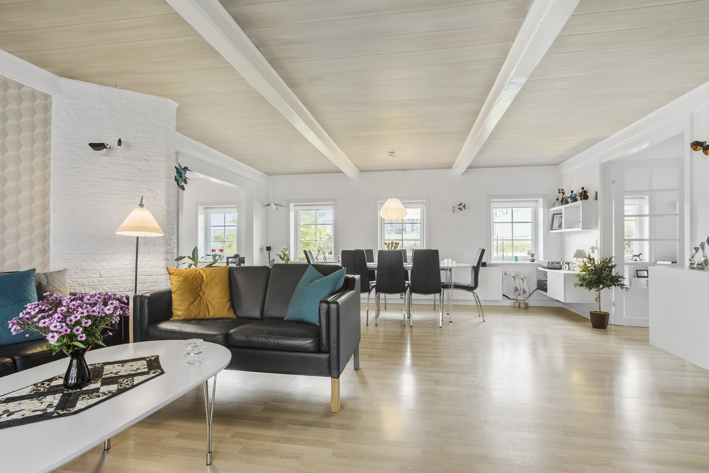 Fremhævet stue billede i fuldskærmstilstand. Billede af Esbjergvej 26, 6600 Vejen