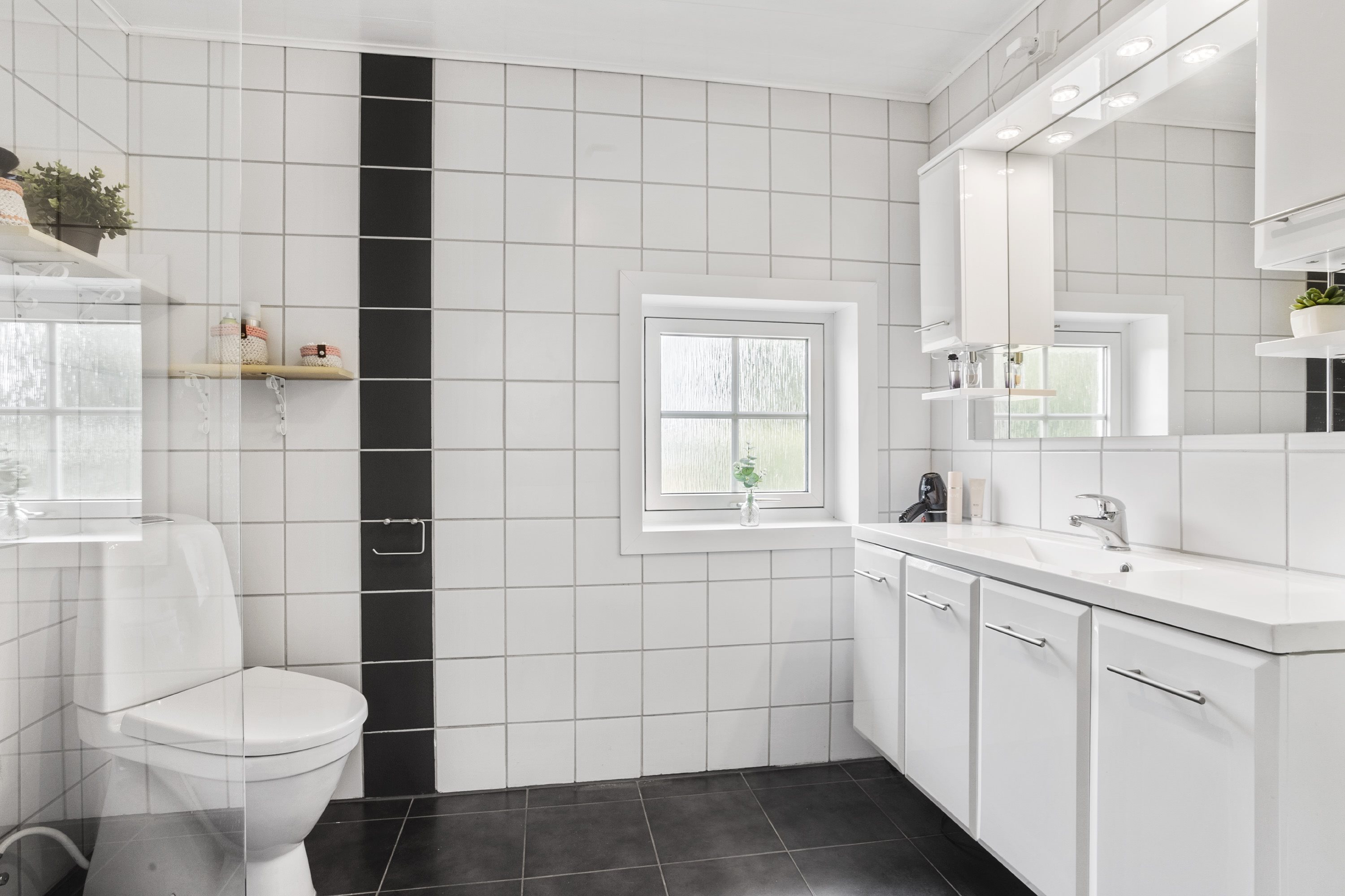 Fremhævet badeværelse billede i fuldskærmstilstand. Billede af Esbjergvej 26, 6600 Vejen