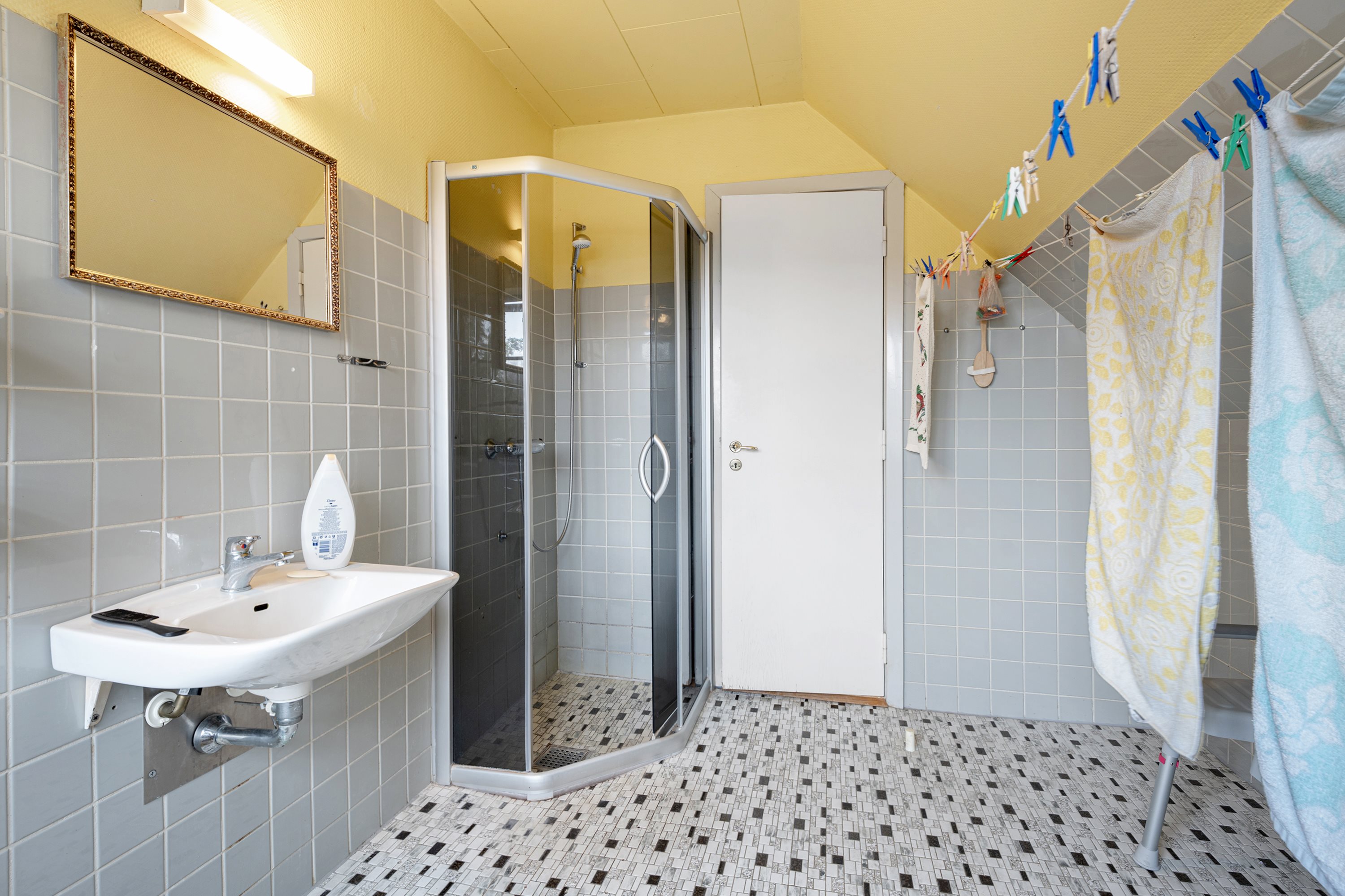 Fremhævet badeværelse billede i fuldskærmstilstand. Billede af Gudenåvej 42, 8850 Bjerringbro