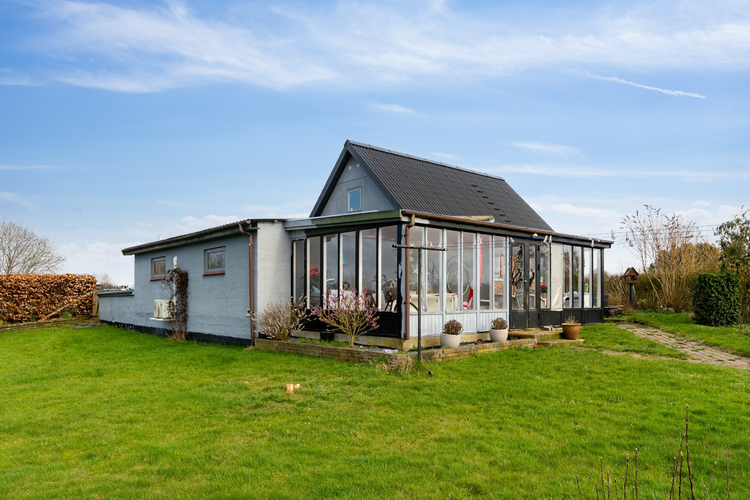 Fremhævet set fra haven billede i fuldskærmstilstand. Billede af Sorøvej 43, Haldagermagle, 4250 Fuglebjerg