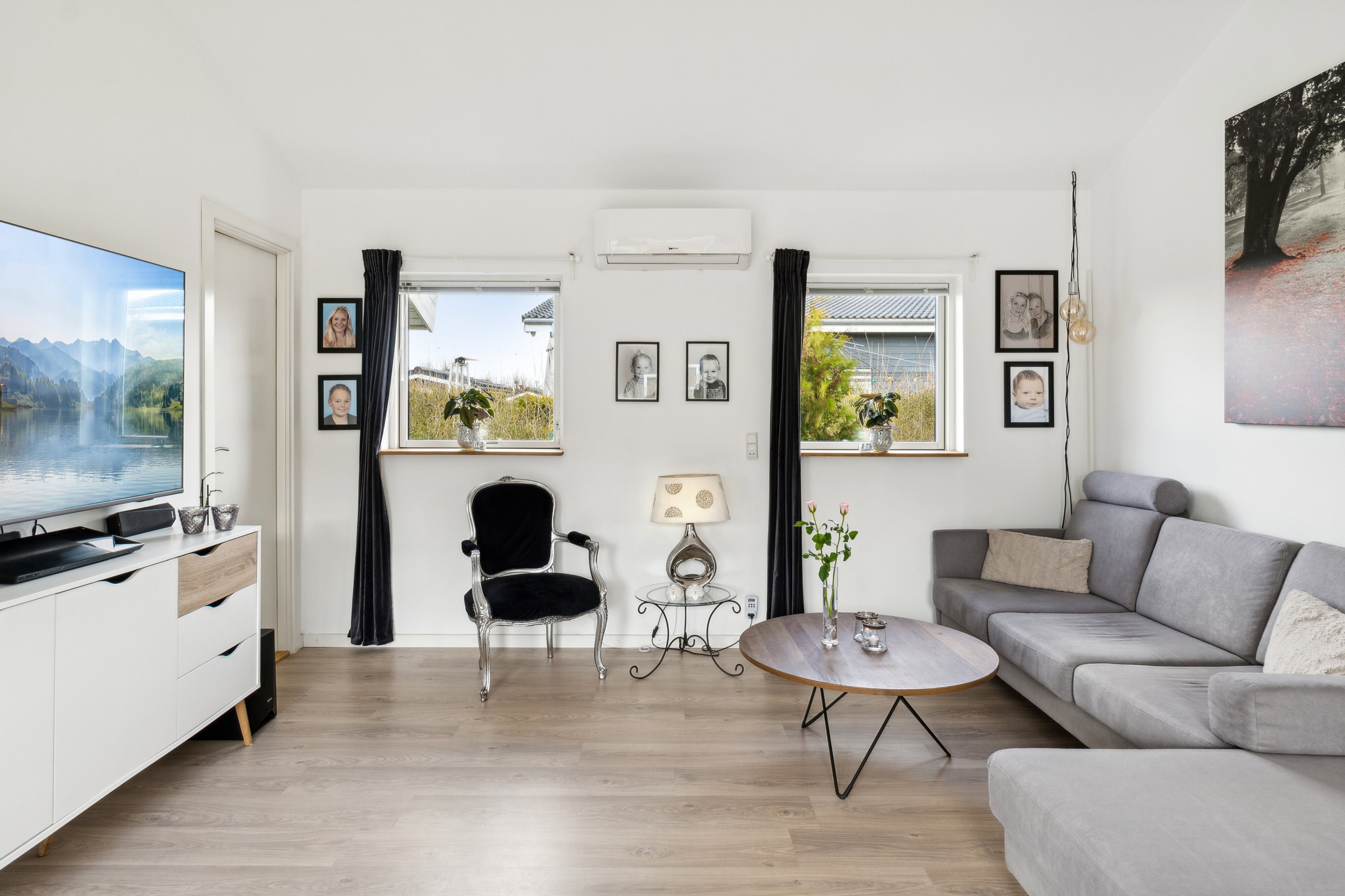 Fremhævet stue billede i fuldskærmstilstand. Billede af Yasmin-Rose Stien 33, Ejby, 2600 Glostrup