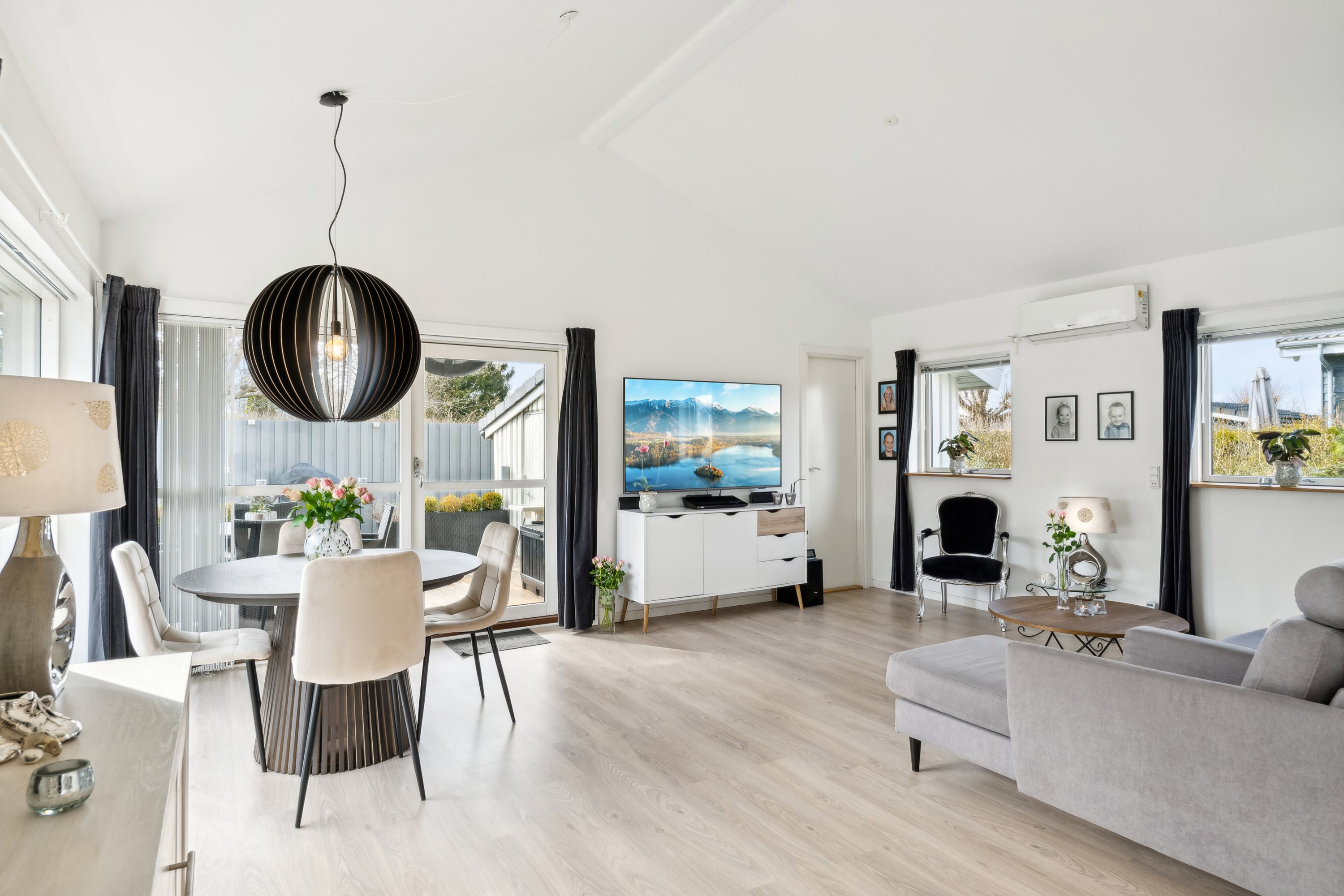 Miniaturebillede 2: spisestue. Billede af Yasmin-Rose Stien 33, Ejby, 2600 Glostrup