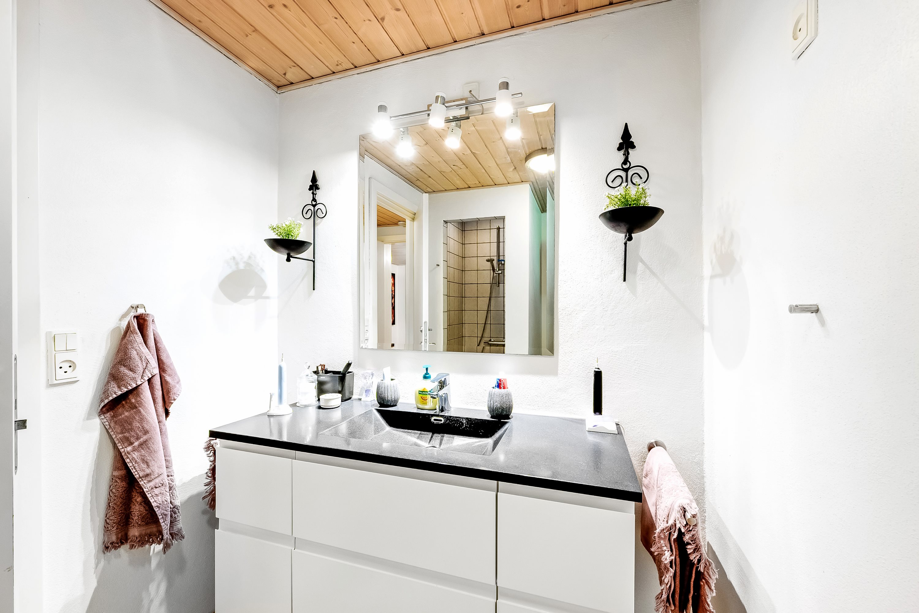 Fremhævet badeværelse billede i fuldskærmstilstand. Billede af Herningvej 31, Barde, 6920 Videbæk