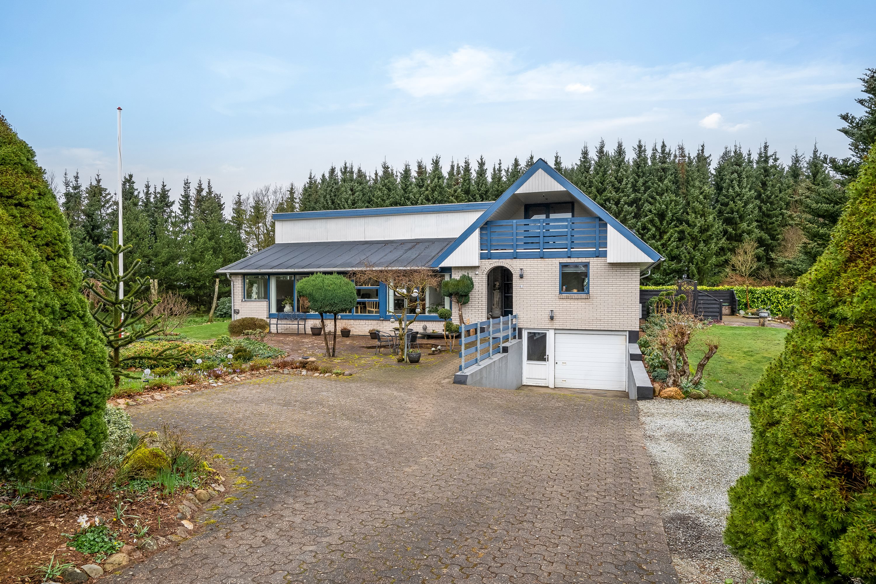 Fremhævet facade billede i fuldskærmstilstand. Billede af Herningvej 31, Barde, 6920 Videbæk