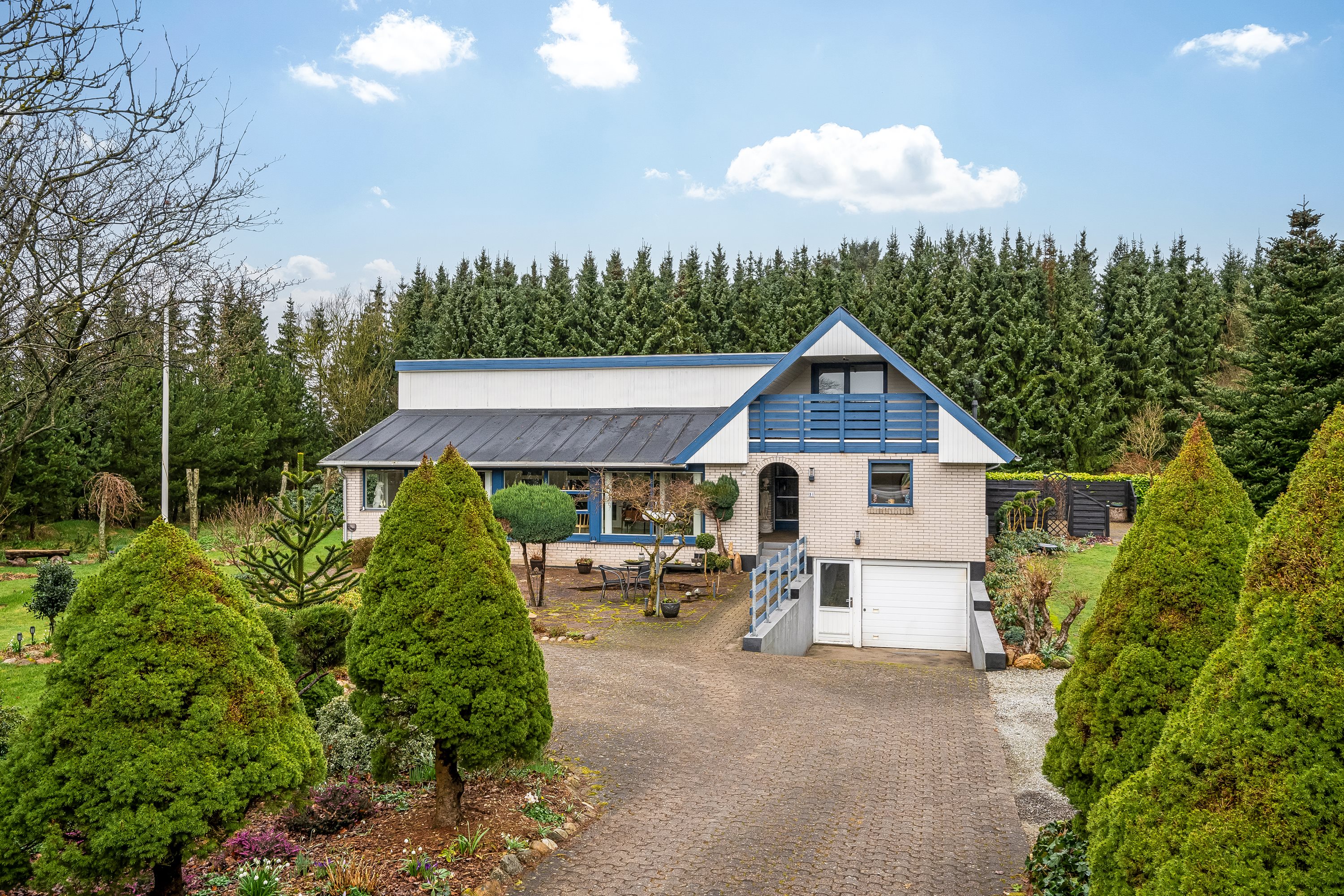 Fremhævet facade billede i fuldskærmstilstand. Billede af Herningvej 31, Barde, 6920 Videbæk