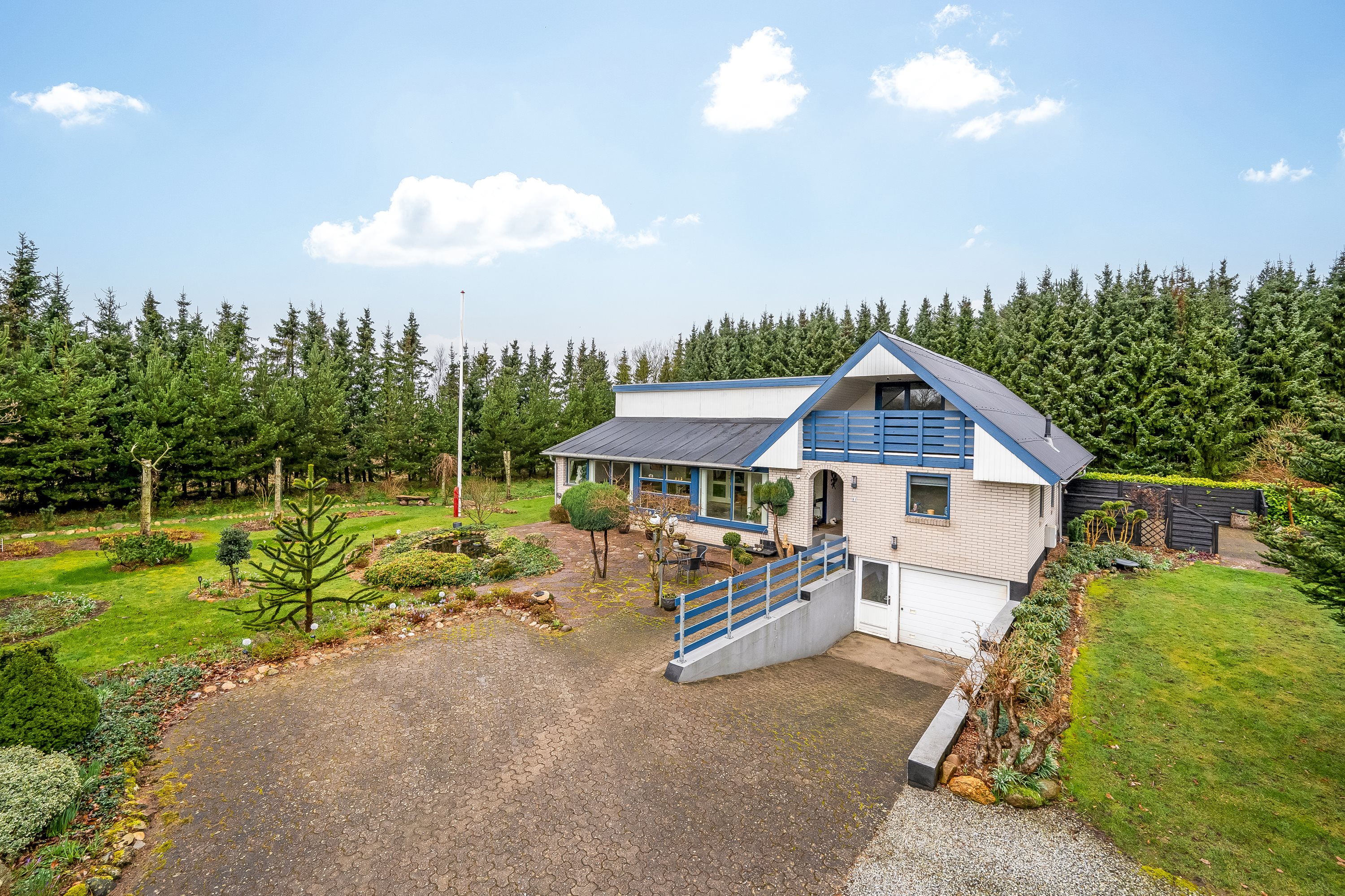 Fremhævet facade billede i fuldskærmstilstand. Billede af Herningvej 31, Barde, 6920 Videbæk