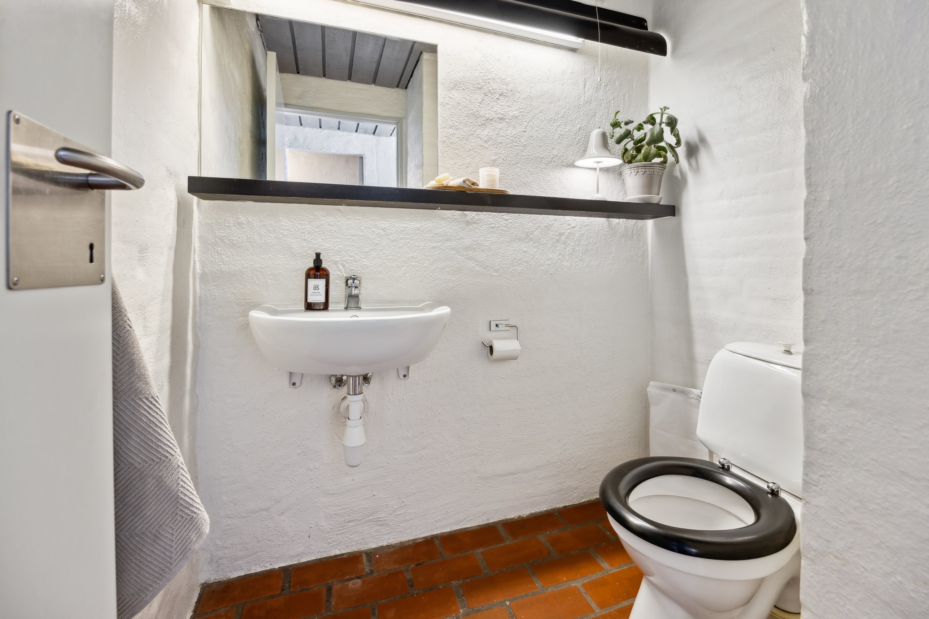 Fremhævet toilet billede i fuldskærmstilstand. Billede af Strandvejen 150, 7., Tranum, 9460 Brovst