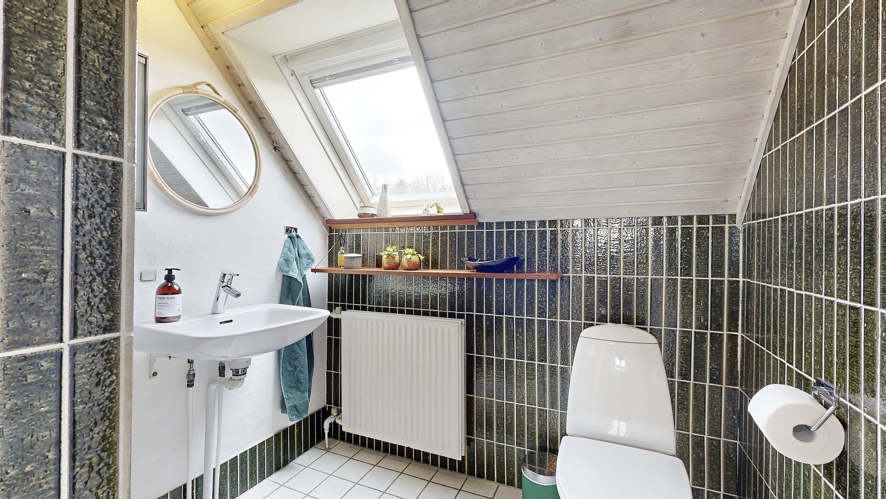 Fremhævet badeværelse billede i fuldskærmstilstand. Billede af Storhøjvej 20, 8831 Løgstrup