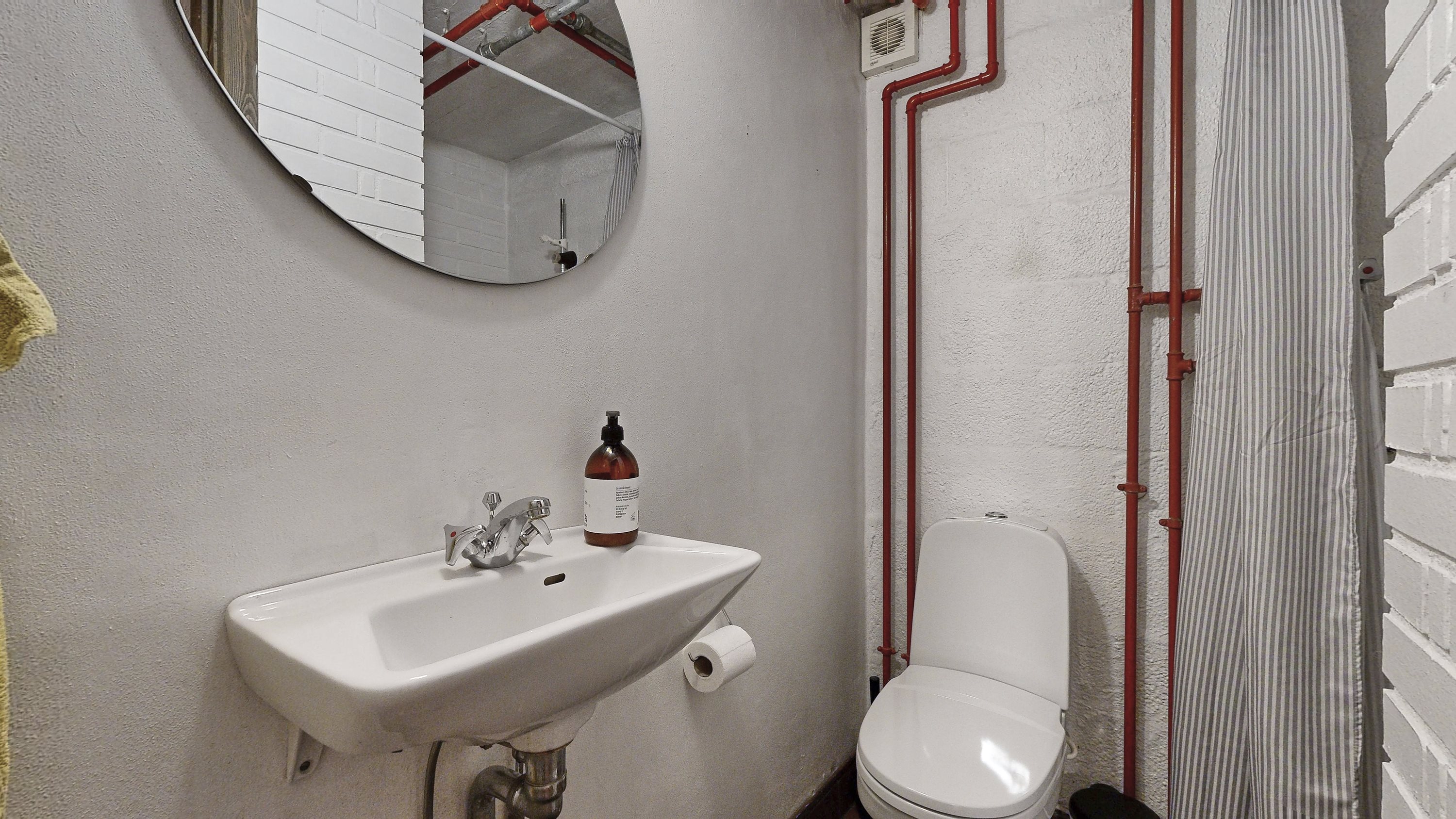 Fremhævet badeværelse billede i fuldskærmstilstand. Billede af Storhøjvej 20, 8831 Løgstrup